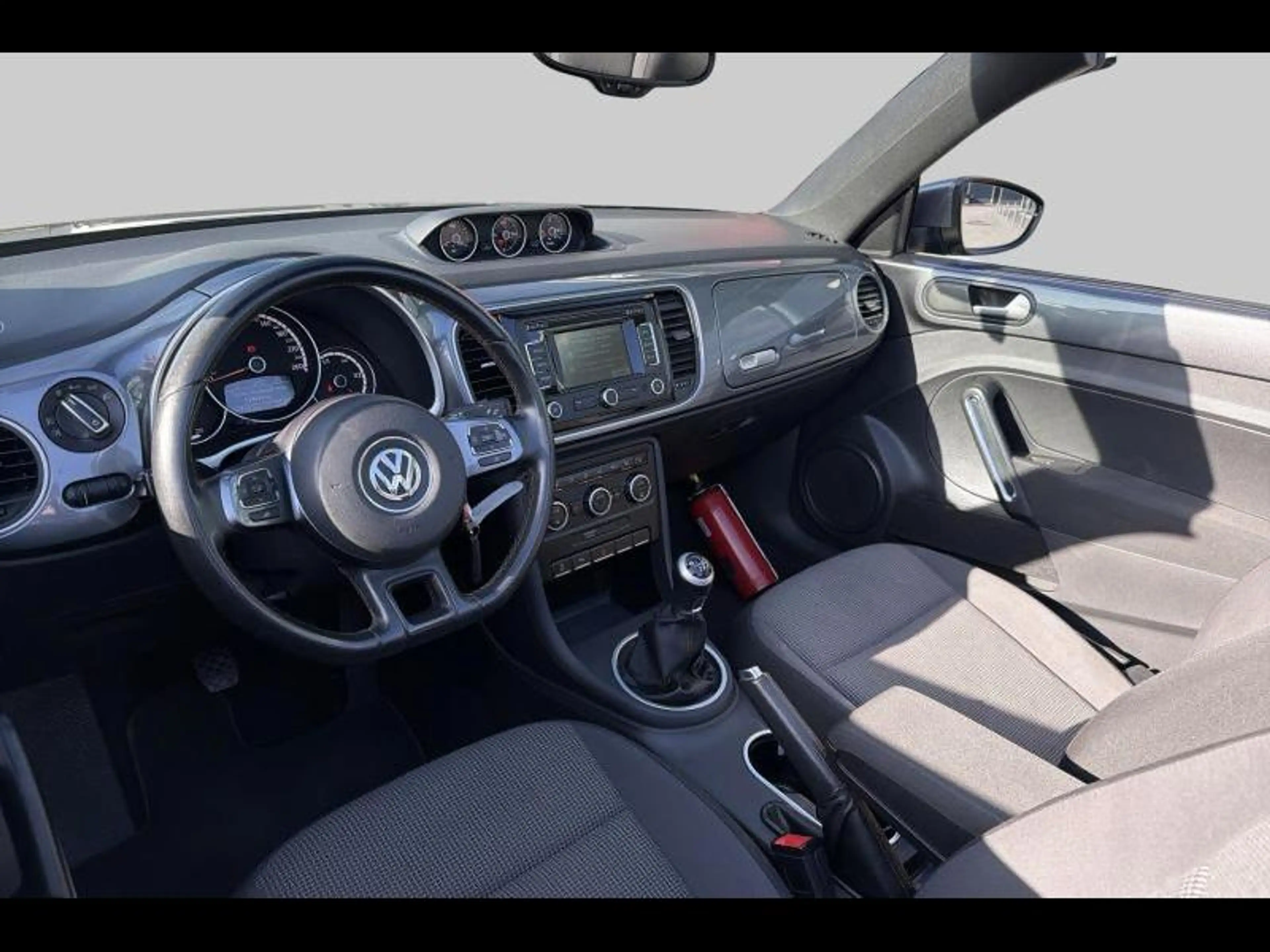 Volkswagen Beetle Cabrio - CUP - 1.2 tsi 105 pk - — photo 11