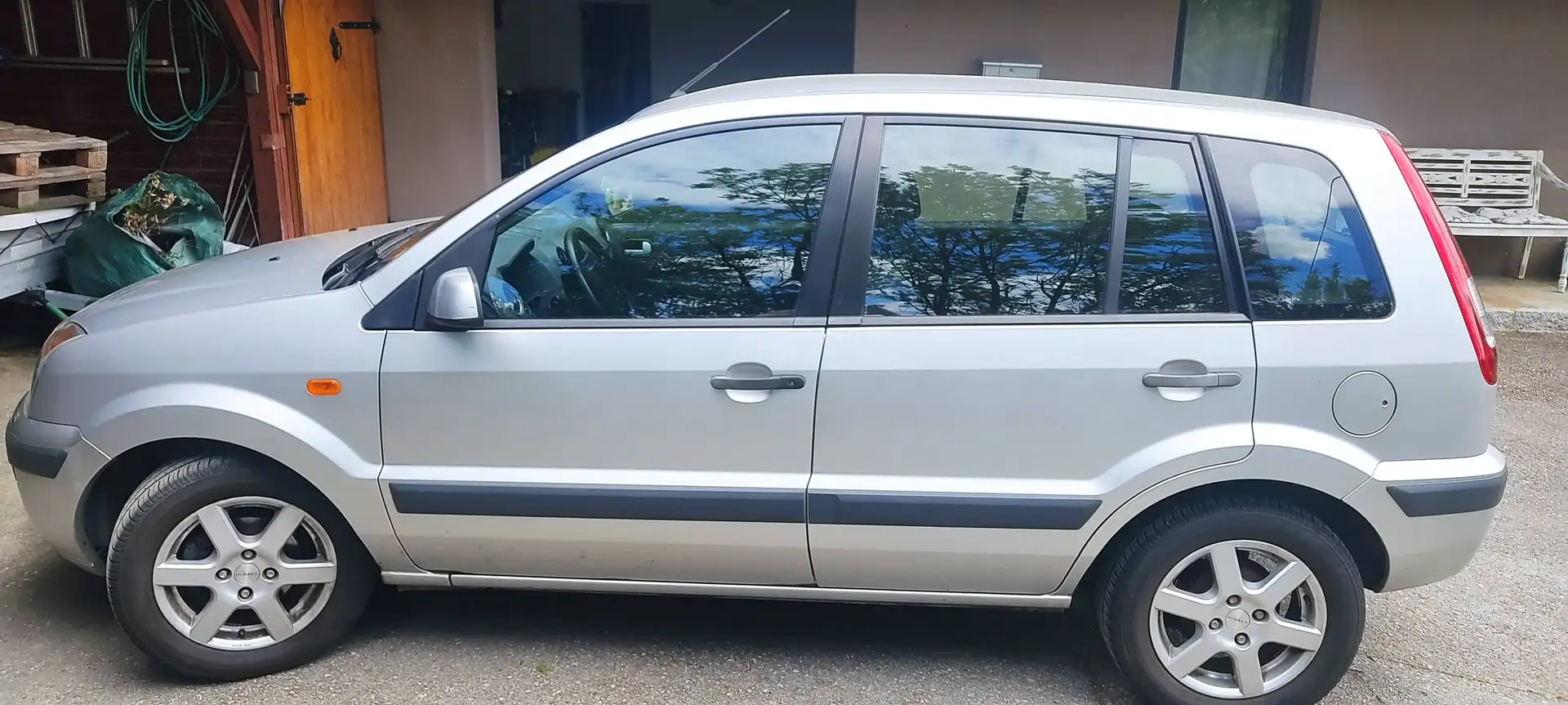 Ford Fusion Fusion Ambiente 1,4 TDCi Silber - 1
