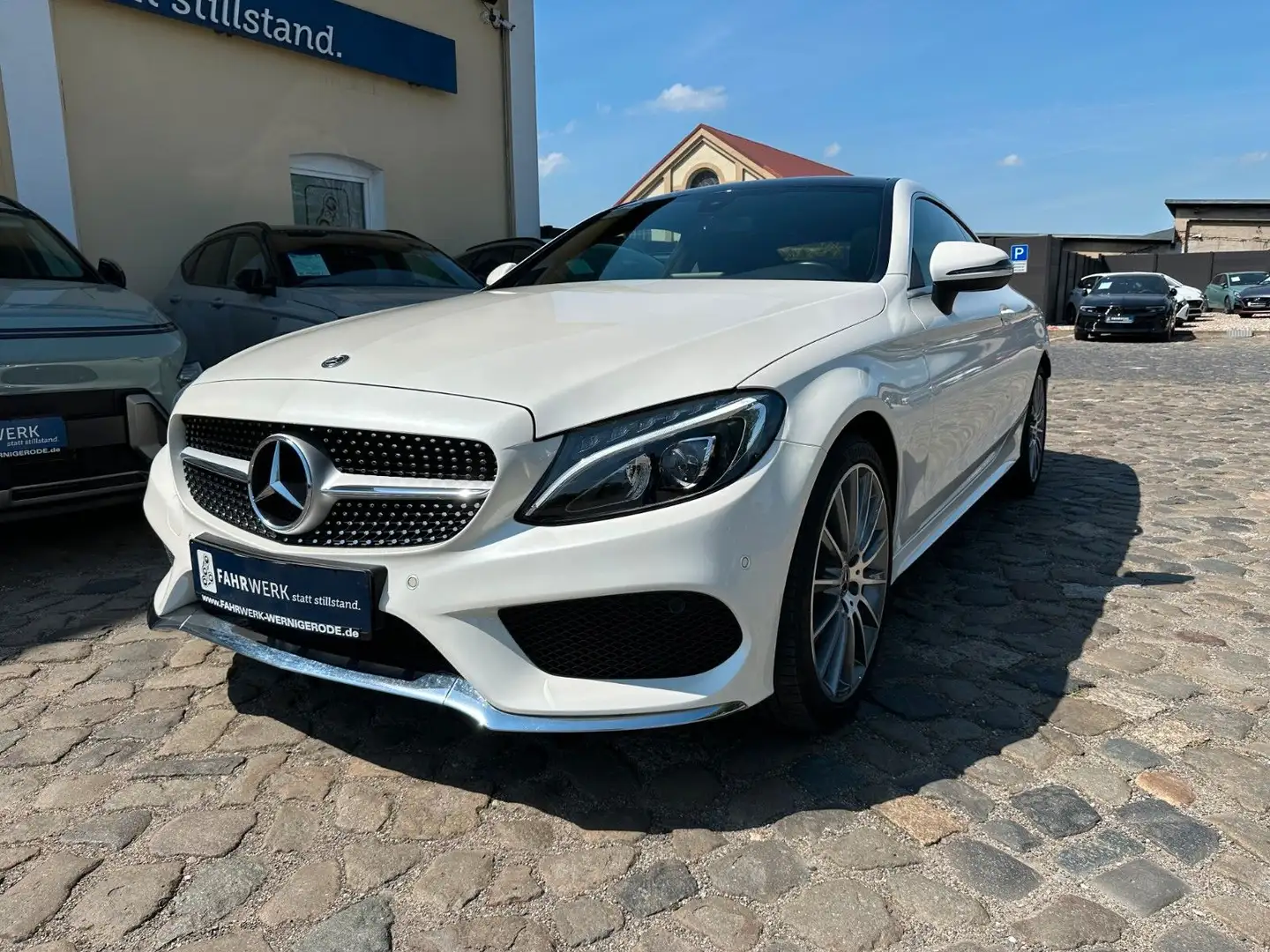 Mercedes-Benz C 200 Coupe 9G-TRONIC AMG Line Weiß - 1