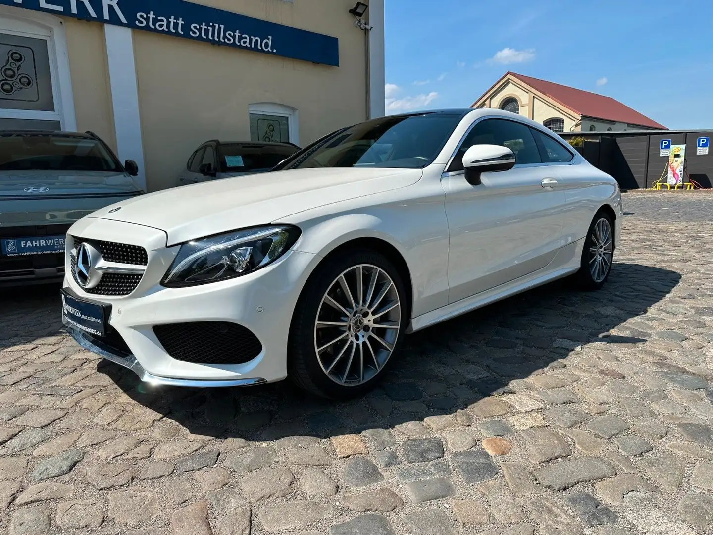 Mercedes-Benz C 200 Coupe 9G-TRONIC AMG Line Weiß - 2