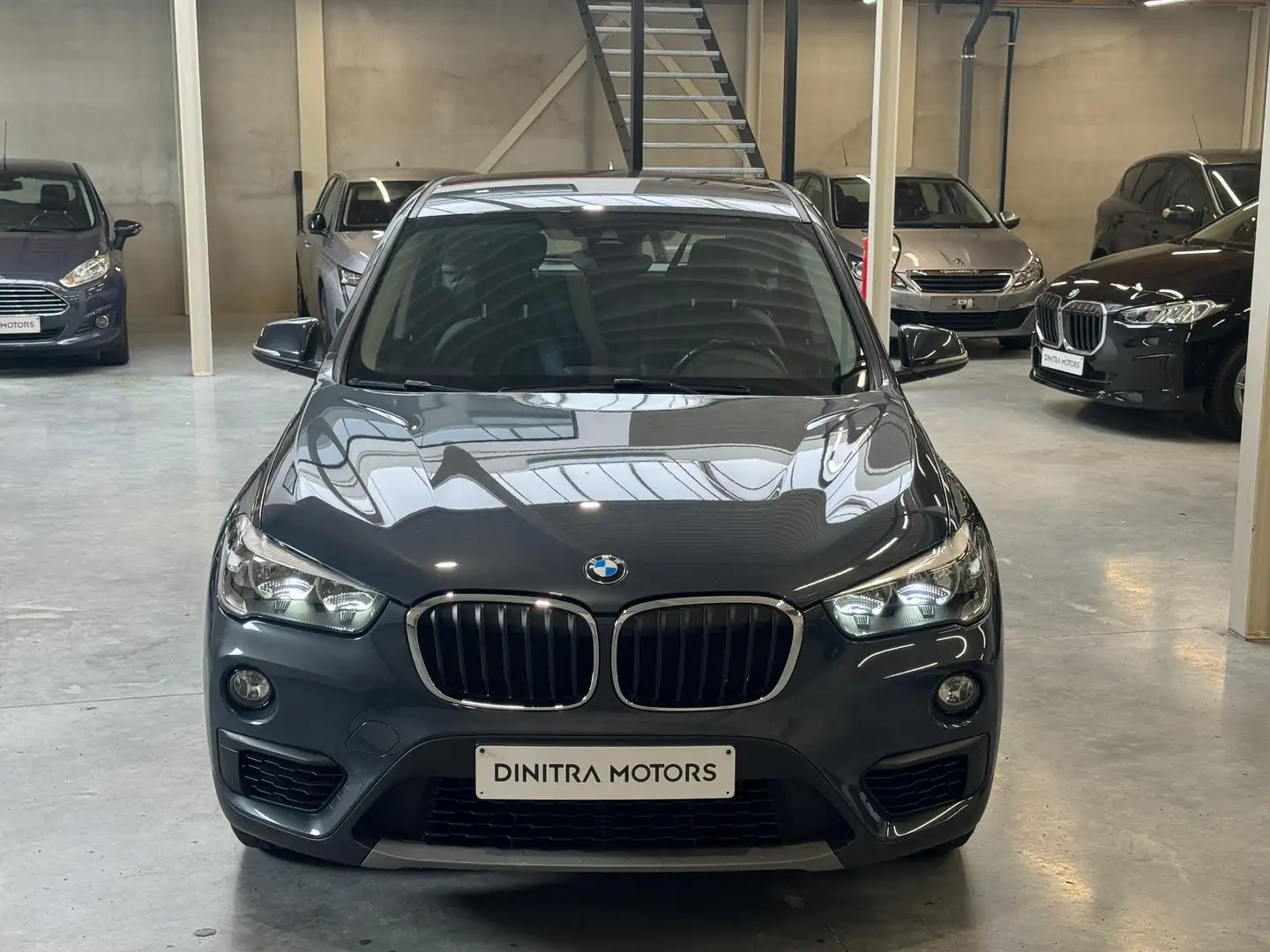 BMW X1 X1 sDrive16d Sport Line Grijs - 2