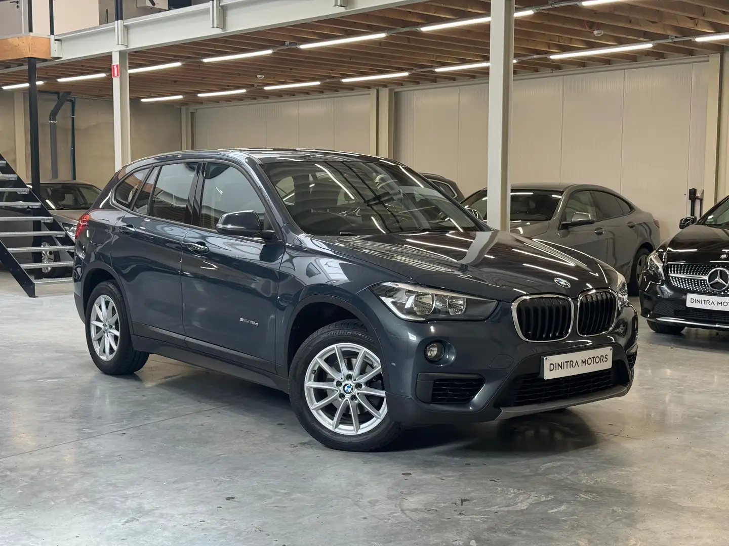 BMW X1 X1 sDrive16d Sport Line Grijs - 1