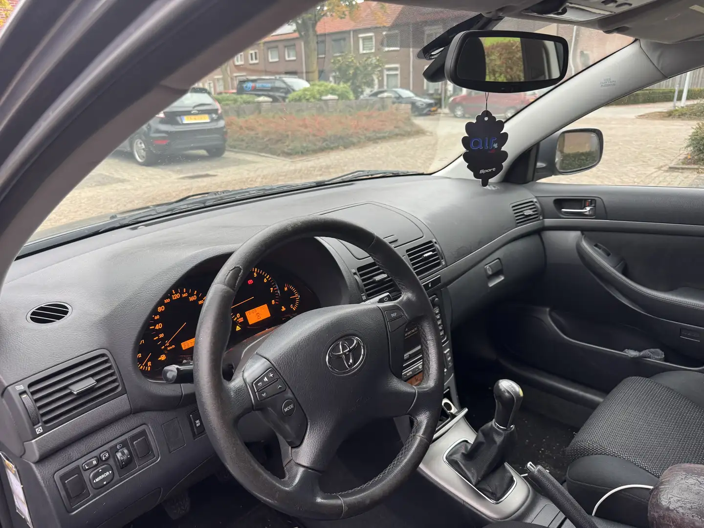 Toyota Avensis 1.8 VVT-i Combi Executive - 2