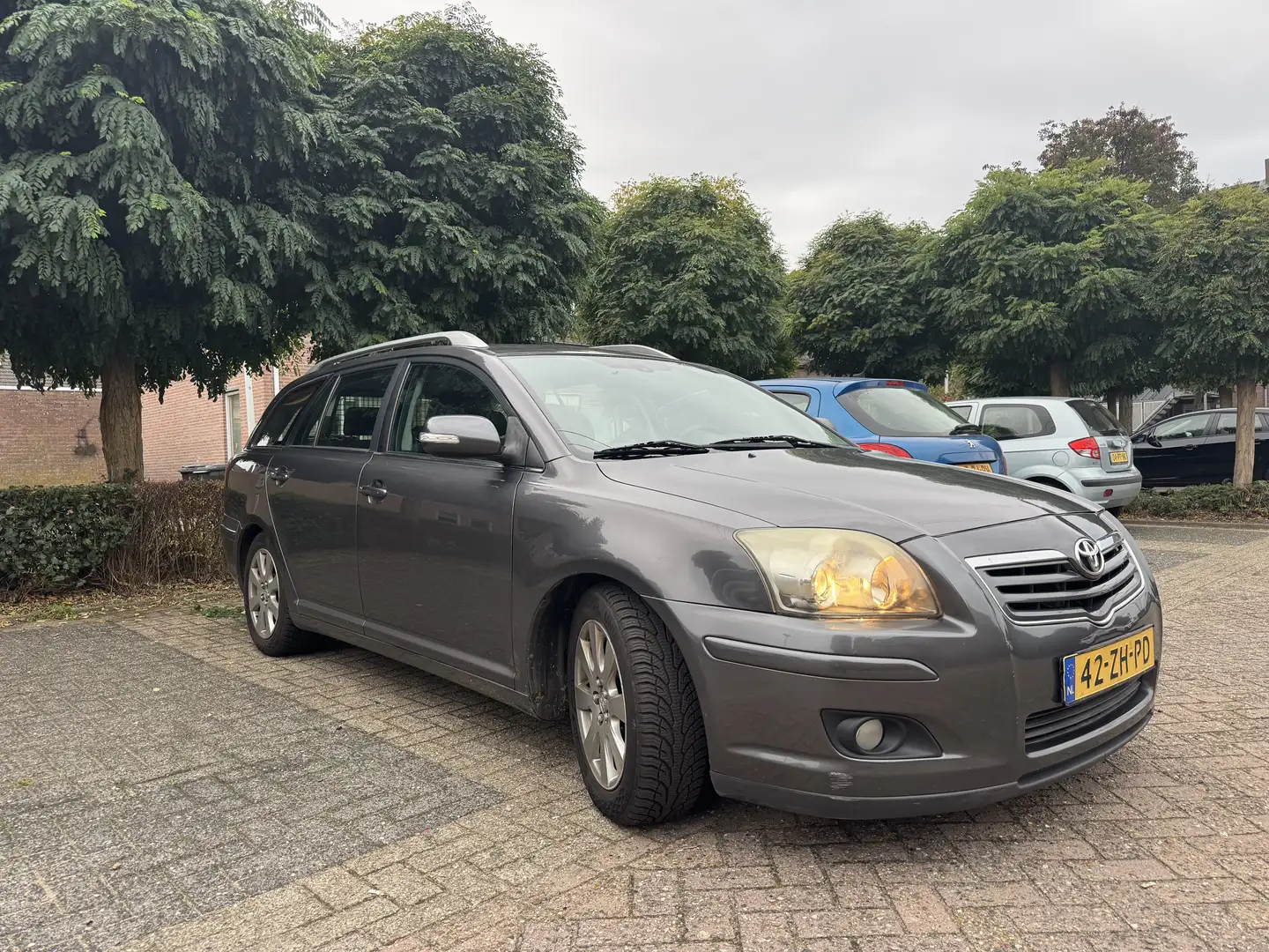 Toyota Avensis 1.8 VVT-i Combi Executive - 1