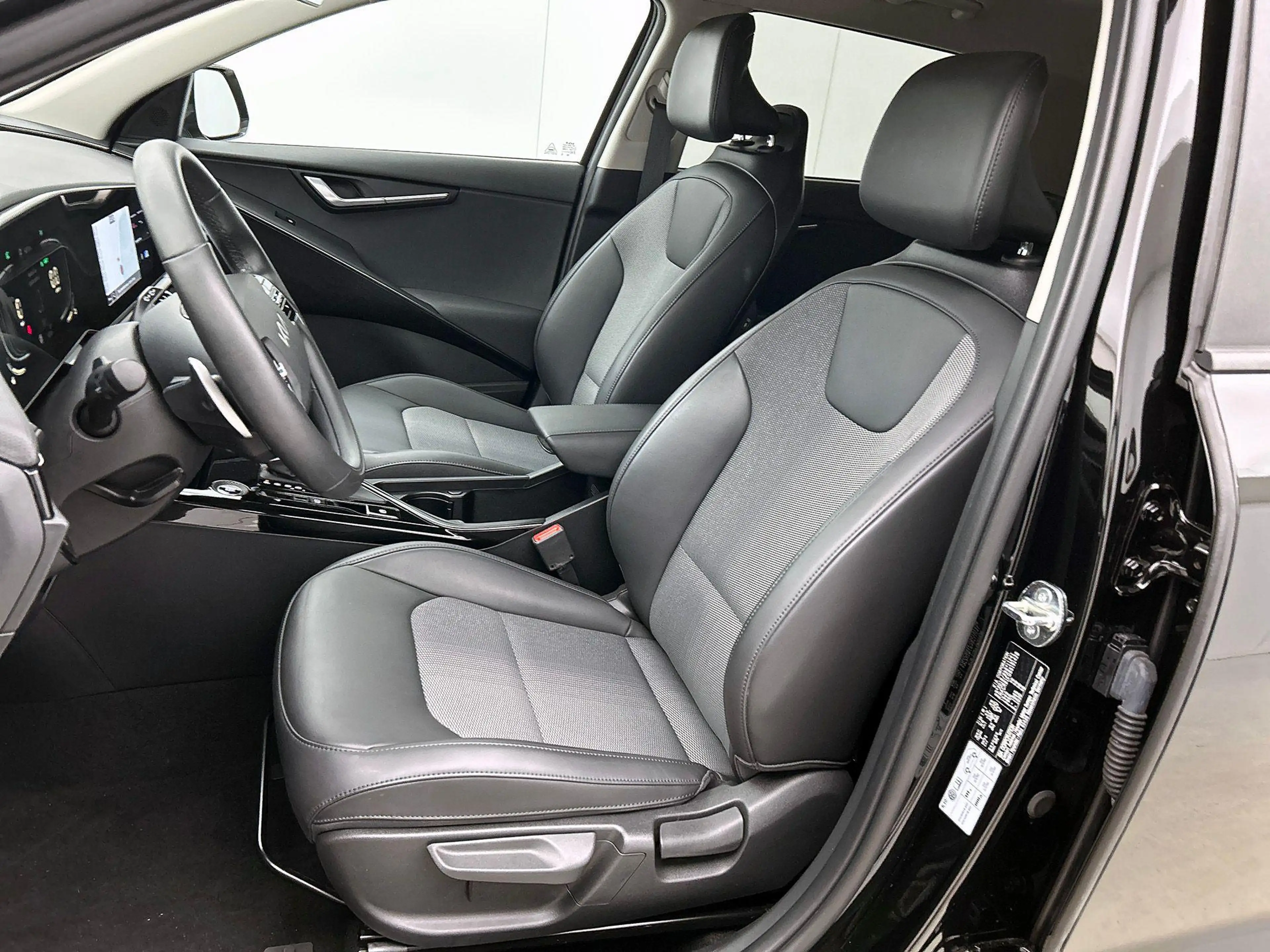 Kia Niro 1.6 GDi Hybrid DynamicLine CAMERA | NAVI & CARPLAY — photo 7