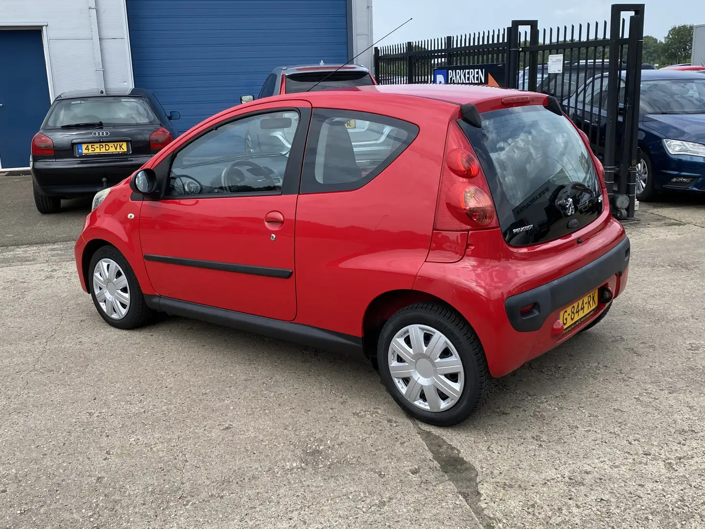 Peugeot 107 1.0 Access Accent, APK TOT 30-07-26, STUURBEKRACHT Rouge - 2