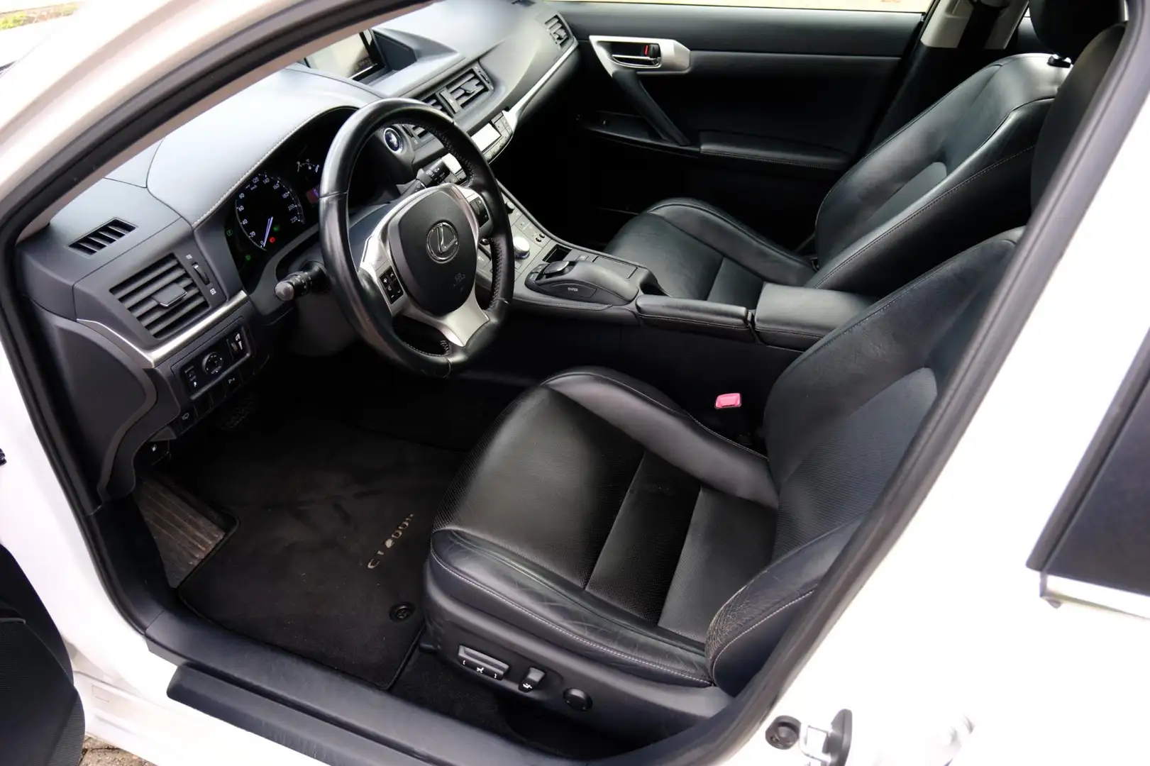 Lexus CT 200h Luxury Line Aut. Leder|Navi|Clima|Cam Wit - 2