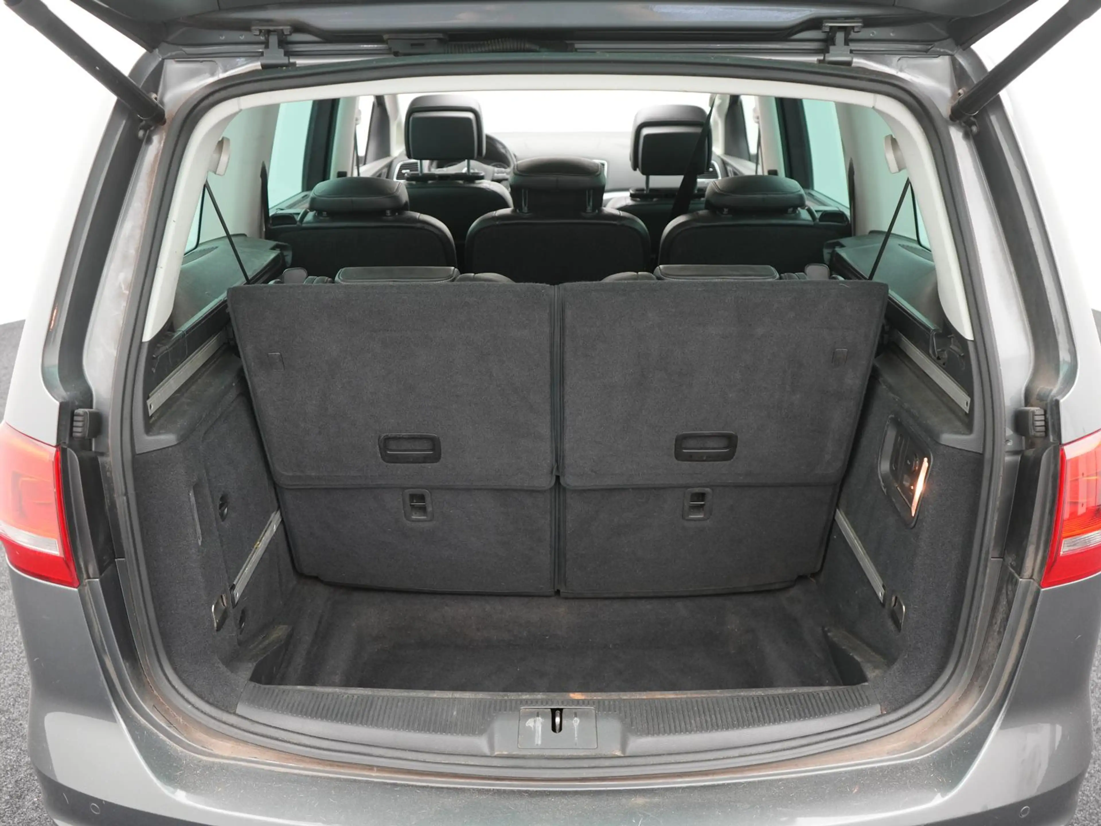 Volkswagen Sharan Highline,7P,MEMO,AHK,PANO,BIXENO,DYNAUDIO — photo 9