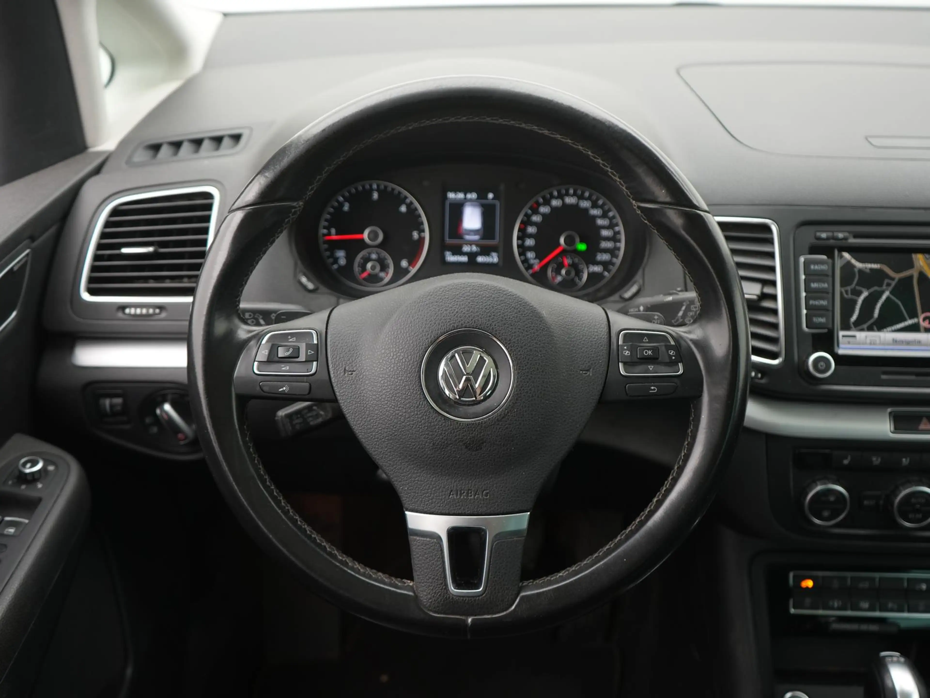 Volkswagen Sharan Highline,7P,MEMO,AHK,PANO,BIXENO,DYNAUDIO — photo 12