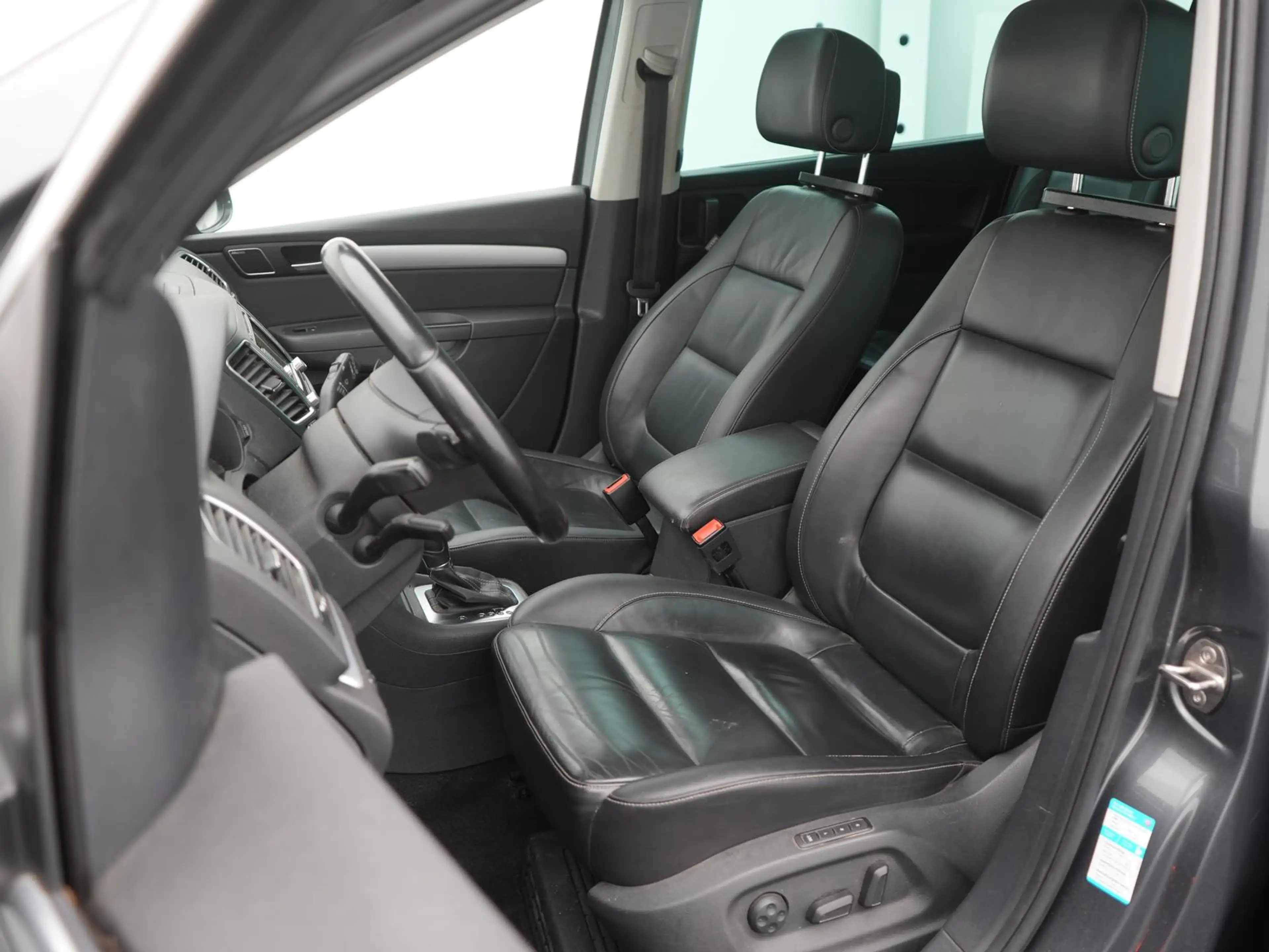 Volkswagen Sharan Highline,7P,MEMO,AHK,PANO,BIXENO,DYNAUDIO — photo 6