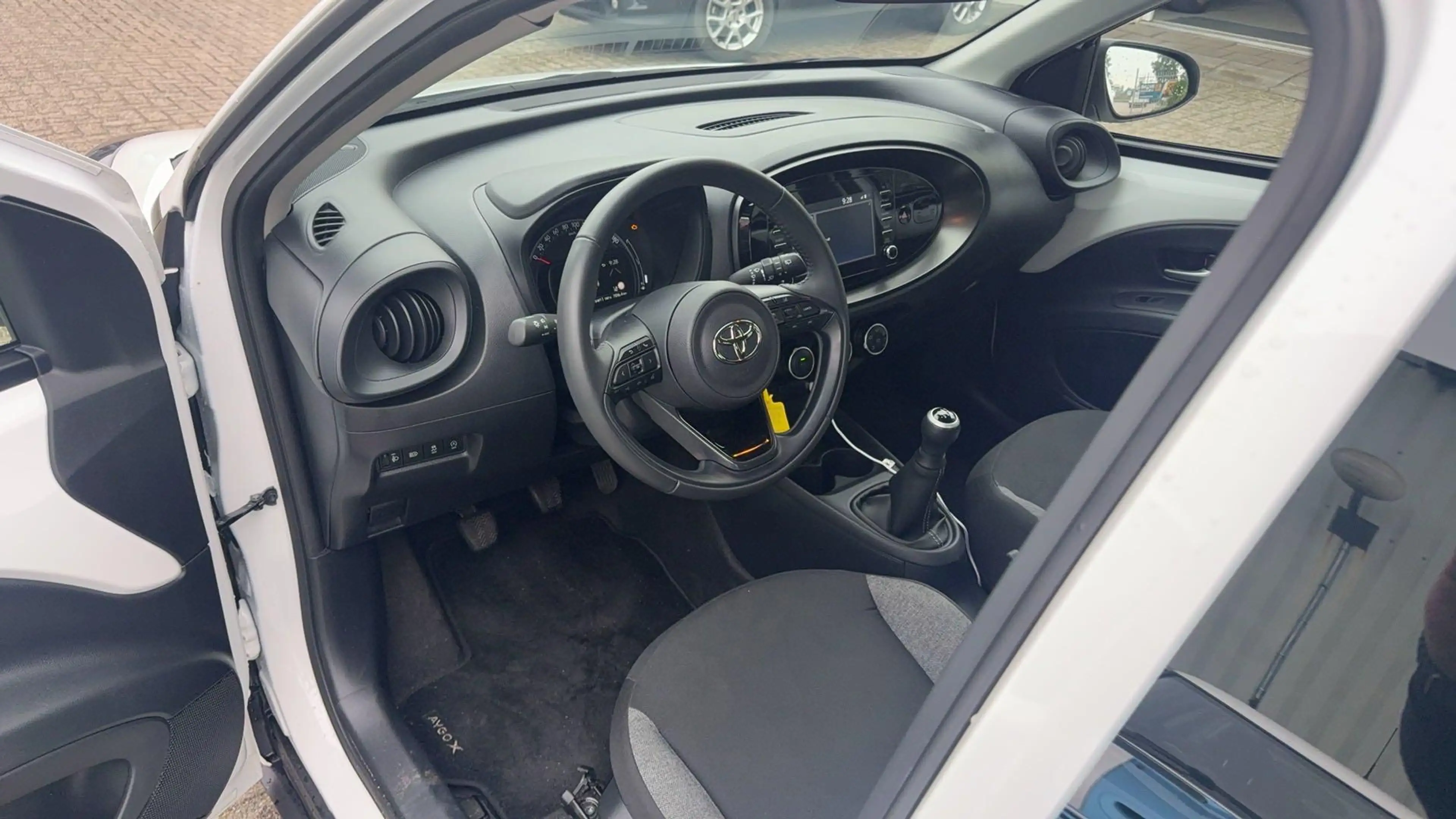 Toyota Aygo X 1.0 VVT-i MT Play Carplay/Btw/Volledig Dealeronder — photo 7