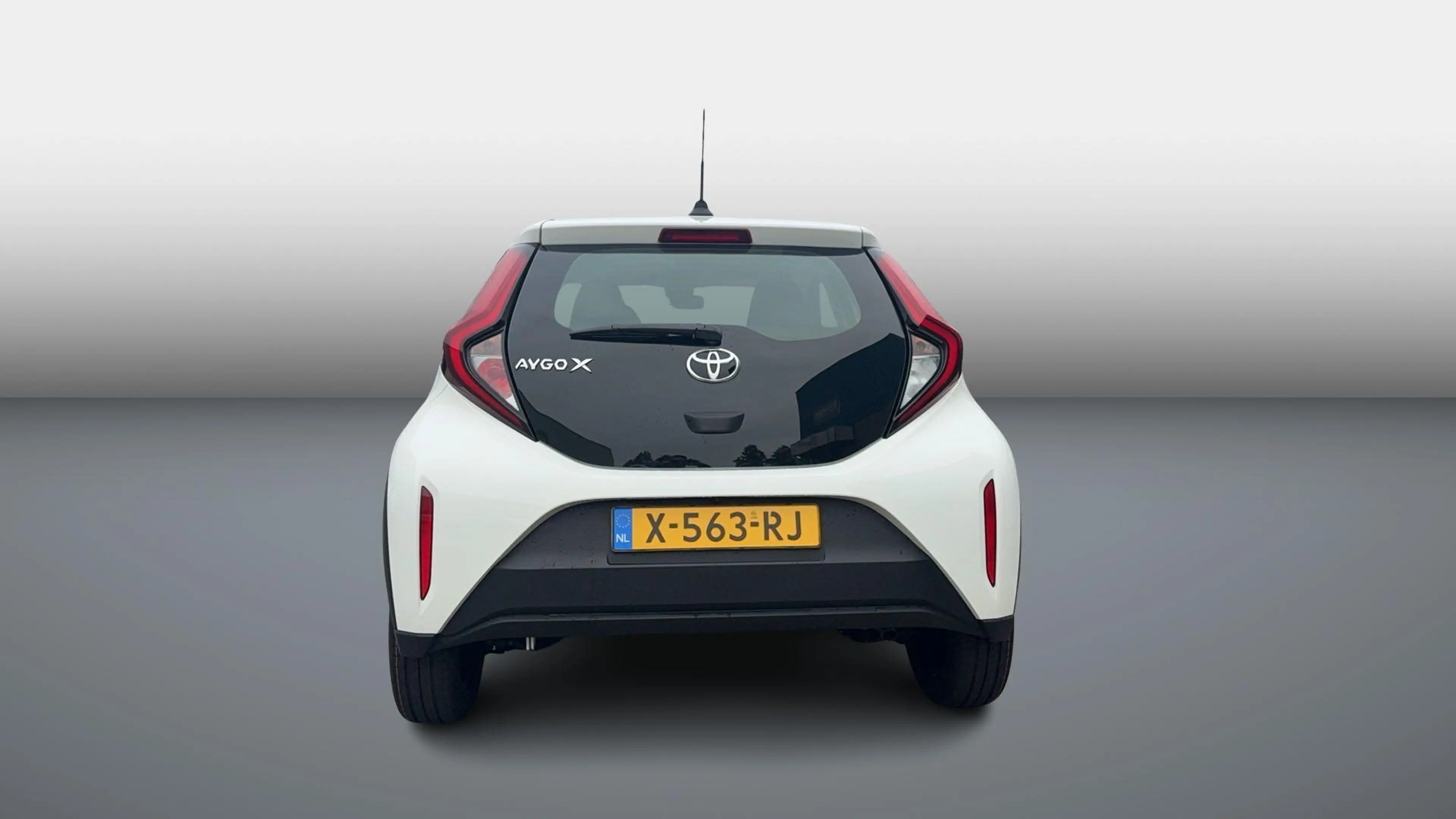 Toyota Aygo X 1.0 VVT-i MT Play Carplay/Btw/Volledig Dealeronder — photo 3
