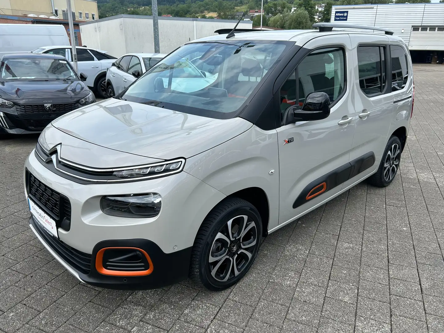 Citroen Berlingo M PureTech 130 S&S EAT8 Shine Beige - 1