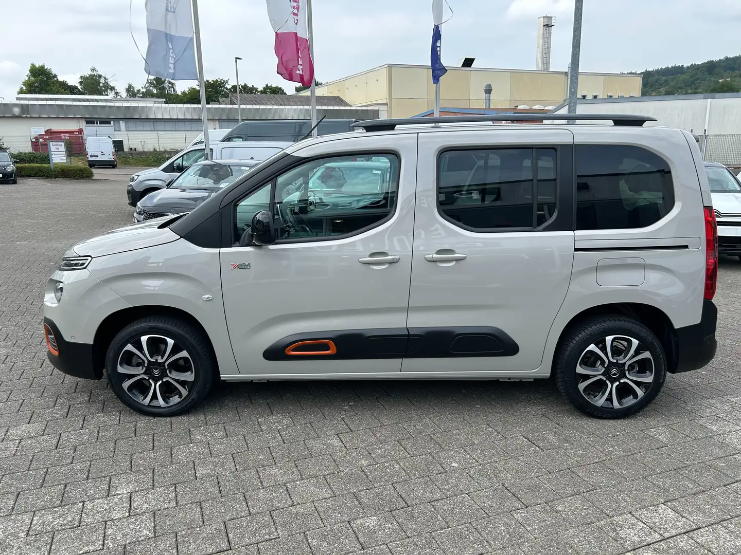 Citroen Berlingo M PureTech 130 S&S EAT8 Shine Beige - 2