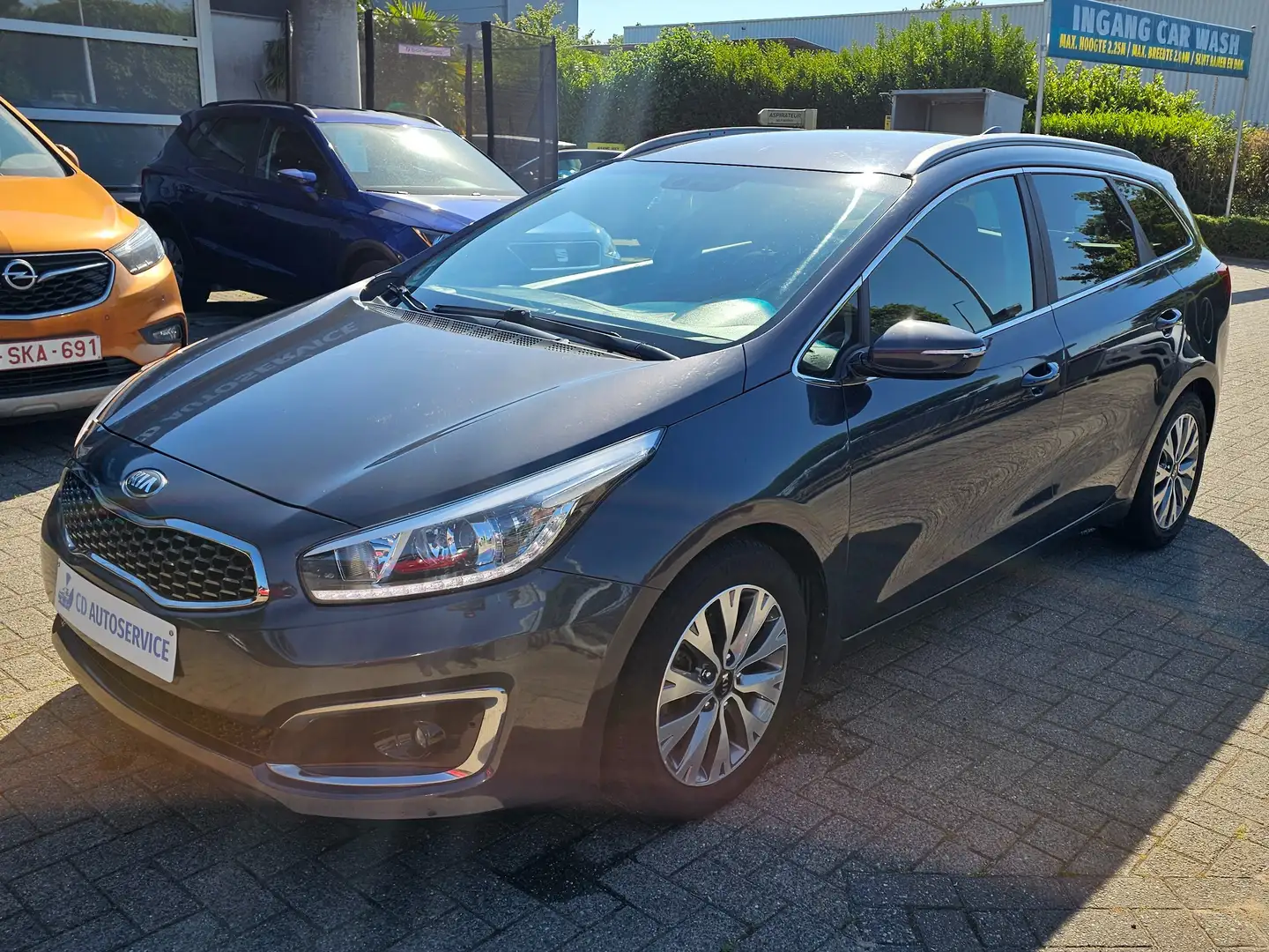 Kia Ceed SW / cee'd SW 1.4i Navi Edition !!! Airco, 12 Maanden Garantie Gris - 1
