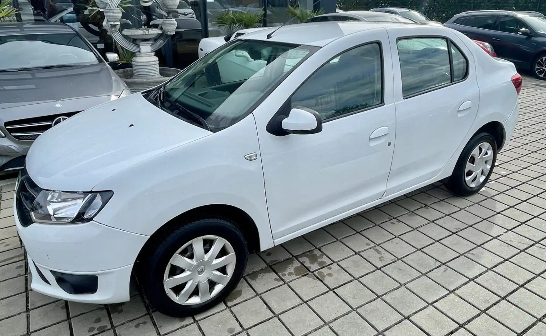 Dacia Logan 1.2 16v 75ch Weiß - 2