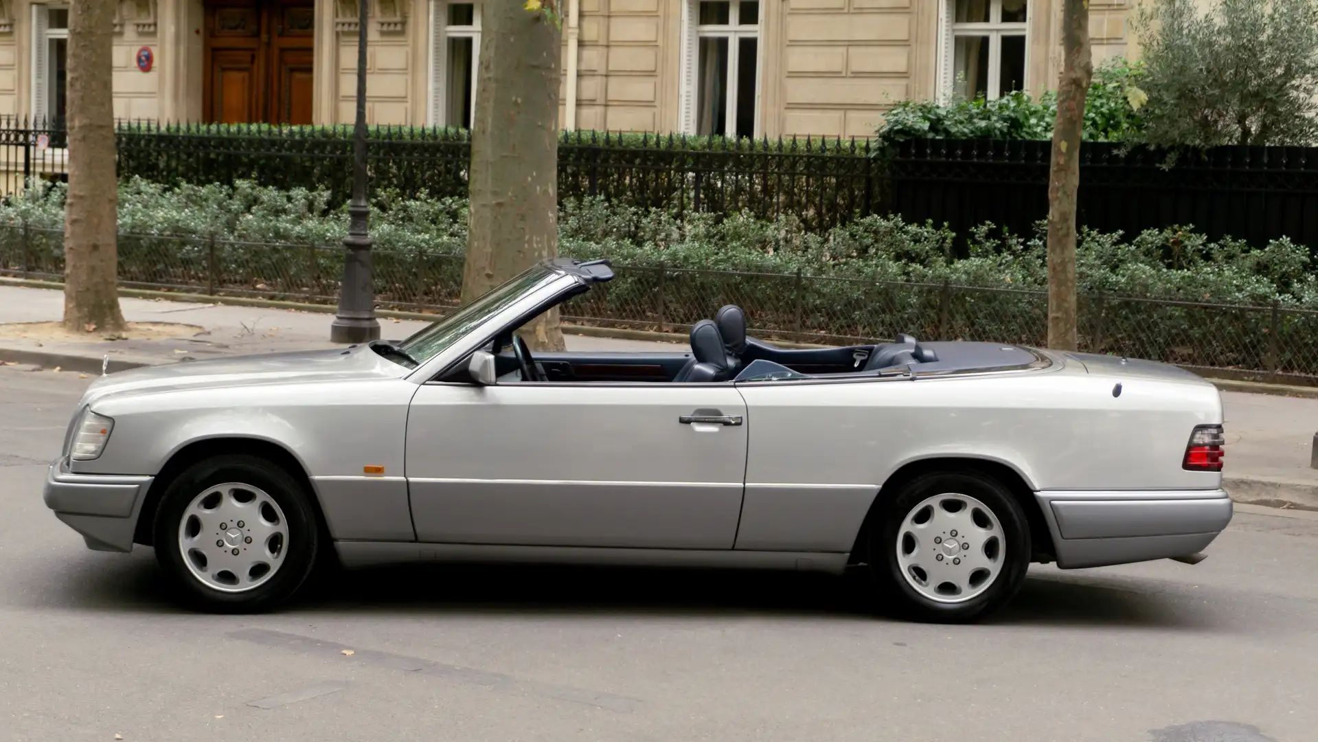 Mercedes-Benz E 200 Cabriolet Argent - 2