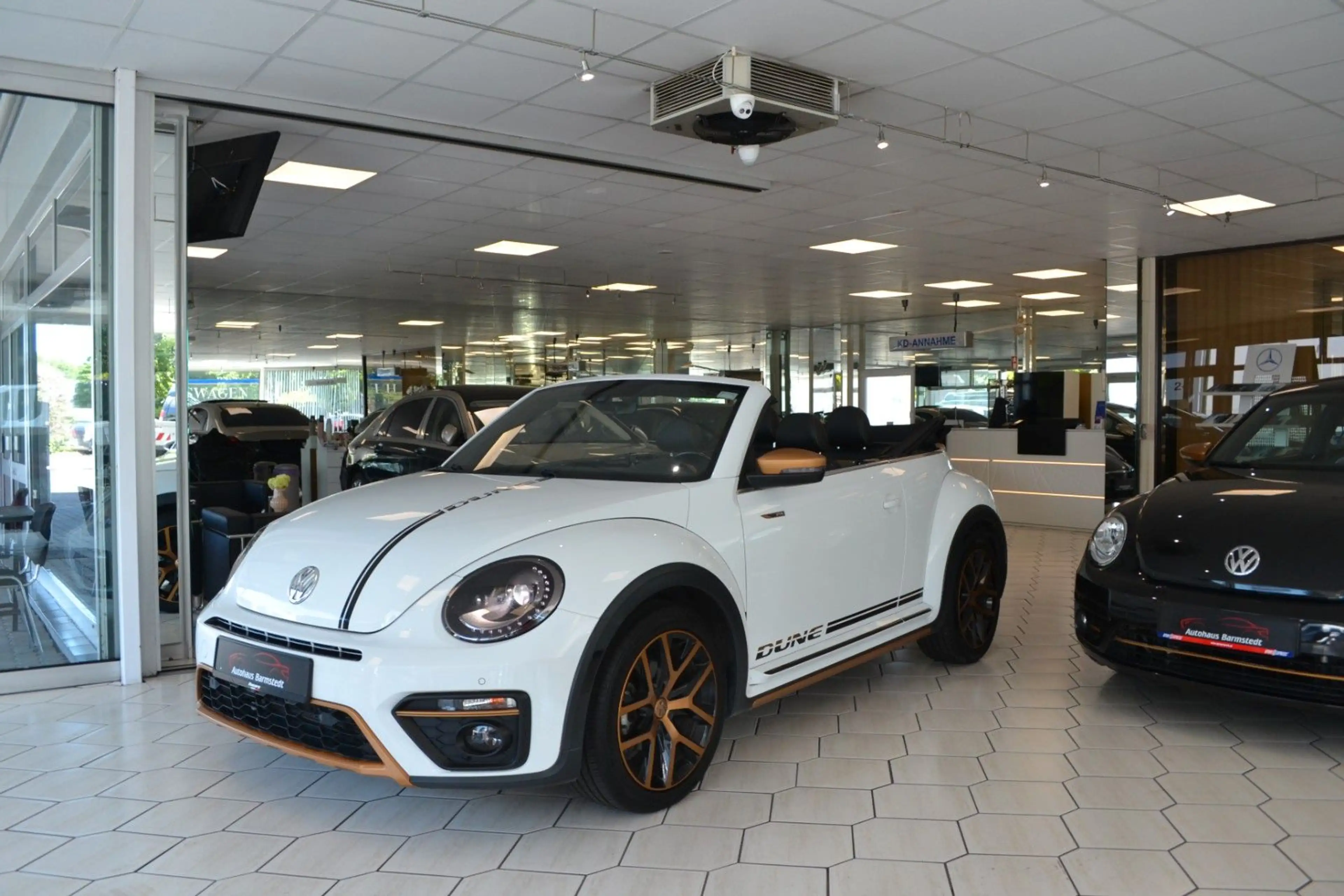Volkswagen Beetle Cabriolet 1,8 Dune — photo 14