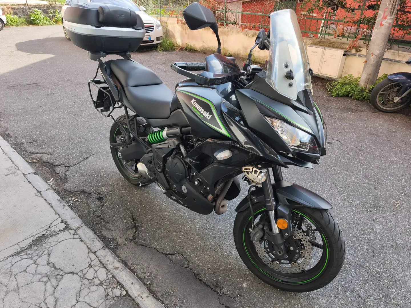Kawasaki Versys 650 Negro - 1