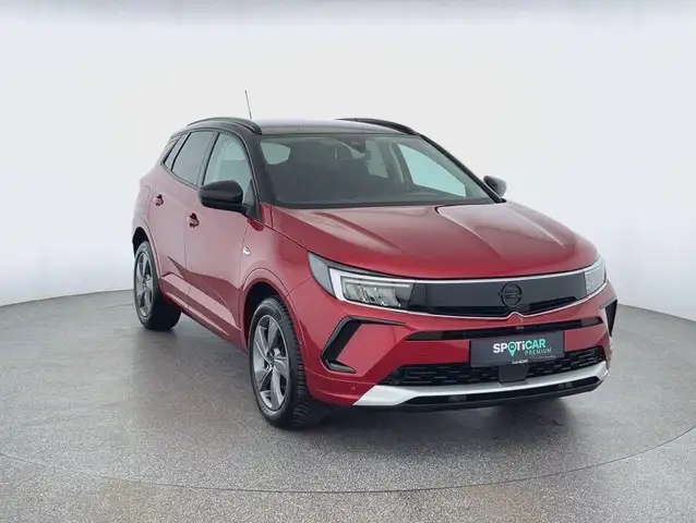 Opel Grandland view 3