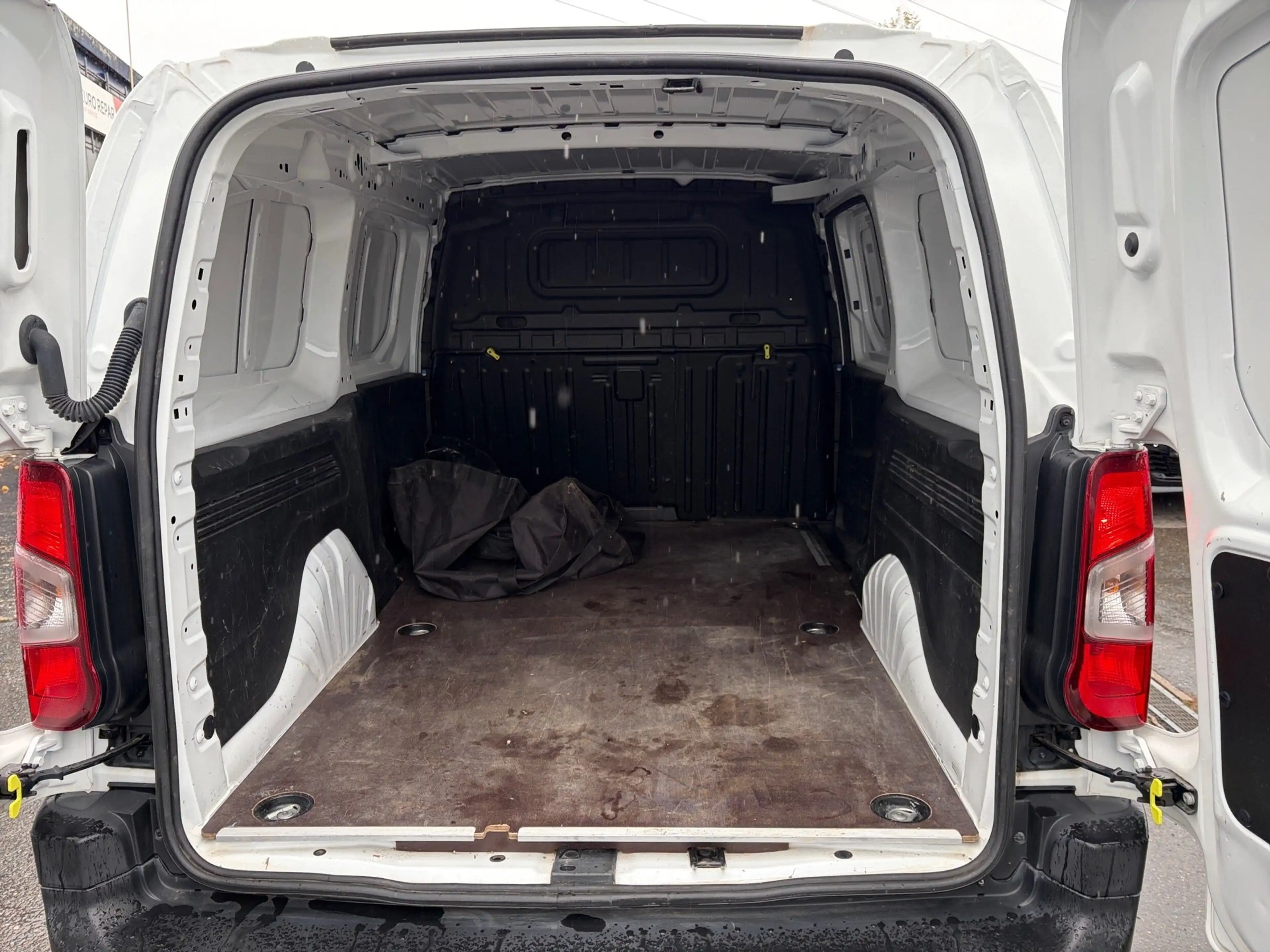 Peugeot Partner Elektromotor 136 PS L2 Premium PDC Navi — photo 11