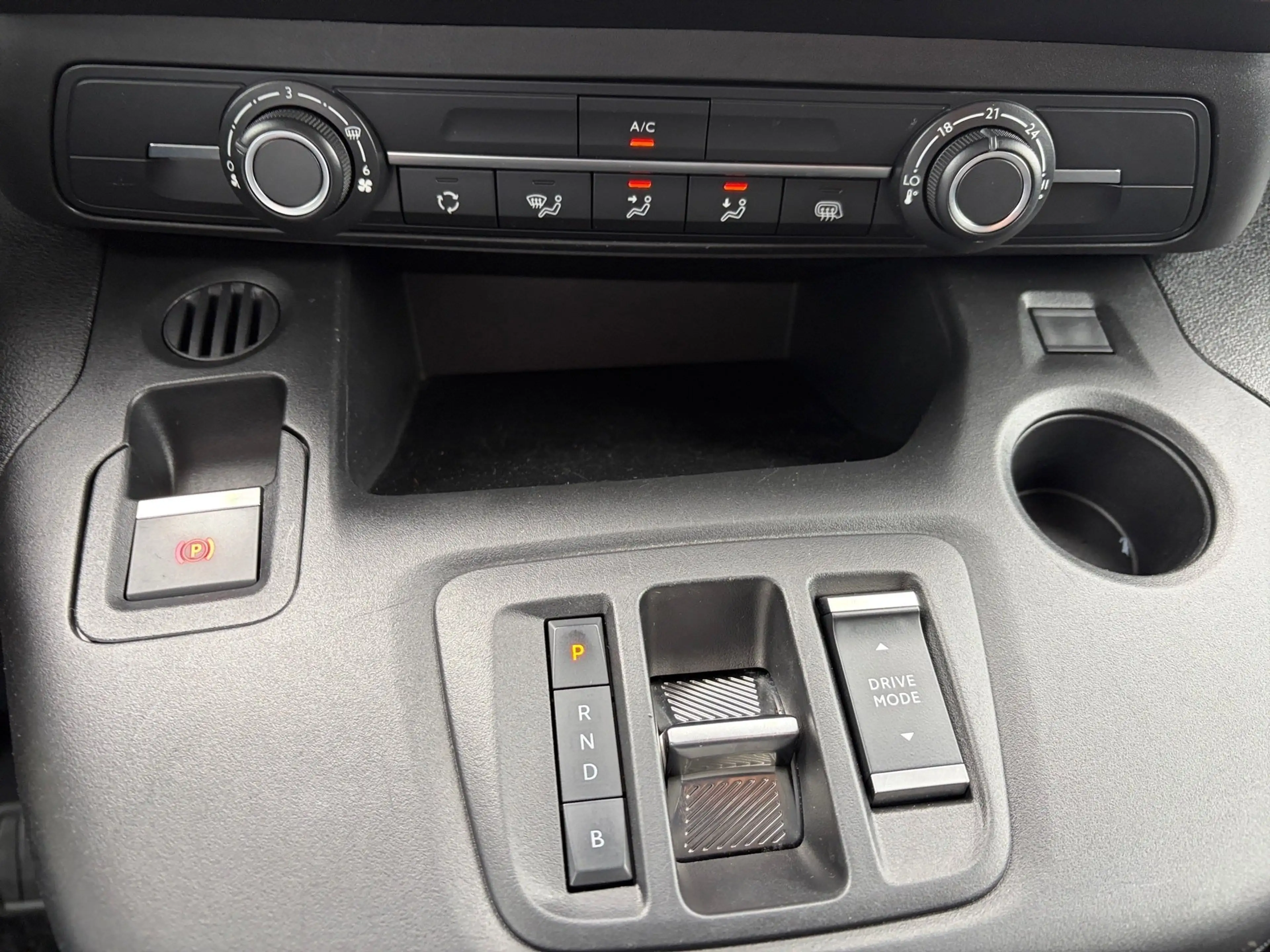 Peugeot Partner Elektromotor 136 PS L2 Premium PDC Navi — photo 7