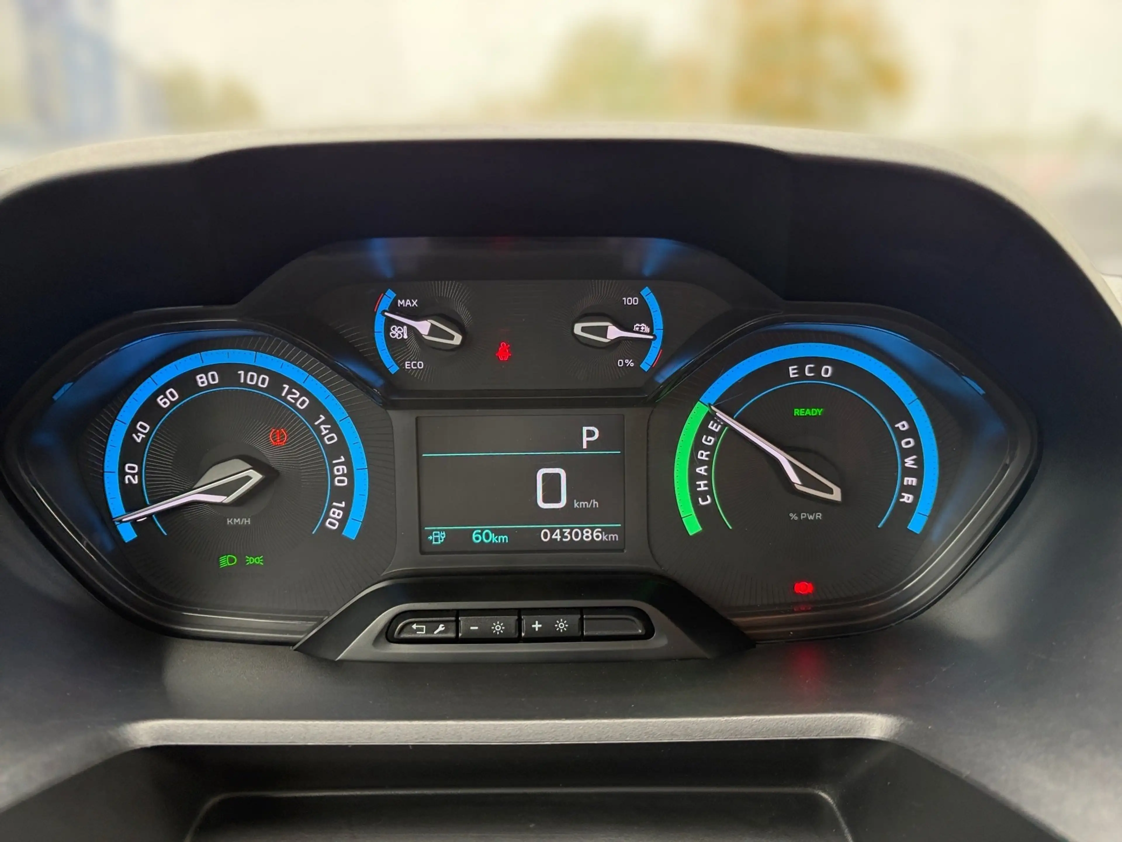 Peugeot Partner Elektromotor 136 PS L2 Premium PDC Navi — photo 5