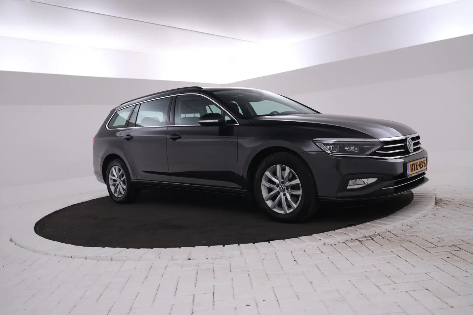 Volkswagen Passat Variant 1.6 TDI Comfort Business automaat, Navigatie, Trek Grijs - 2