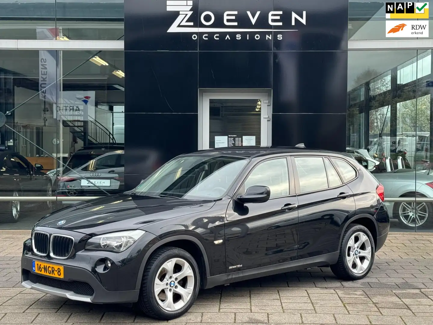 BMW X1 SDrive18d Executive Zwart - 1