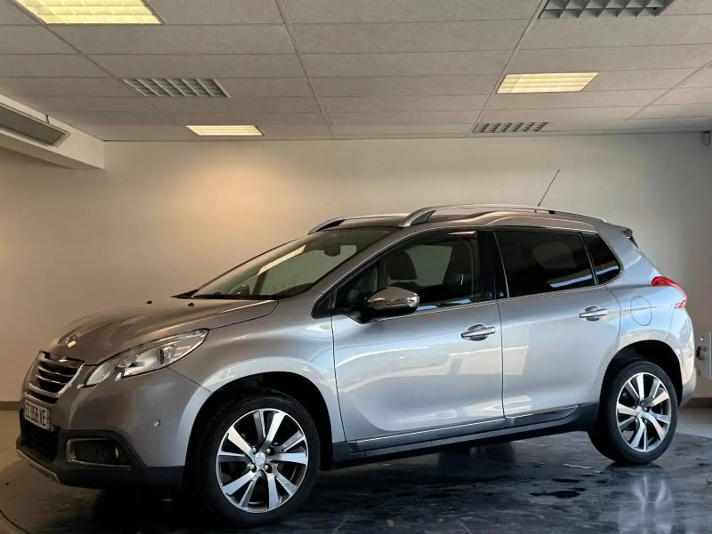 Peugeot e-2008 1.6 BlueHDi 100ch Féline Cuivre Šedá - 1