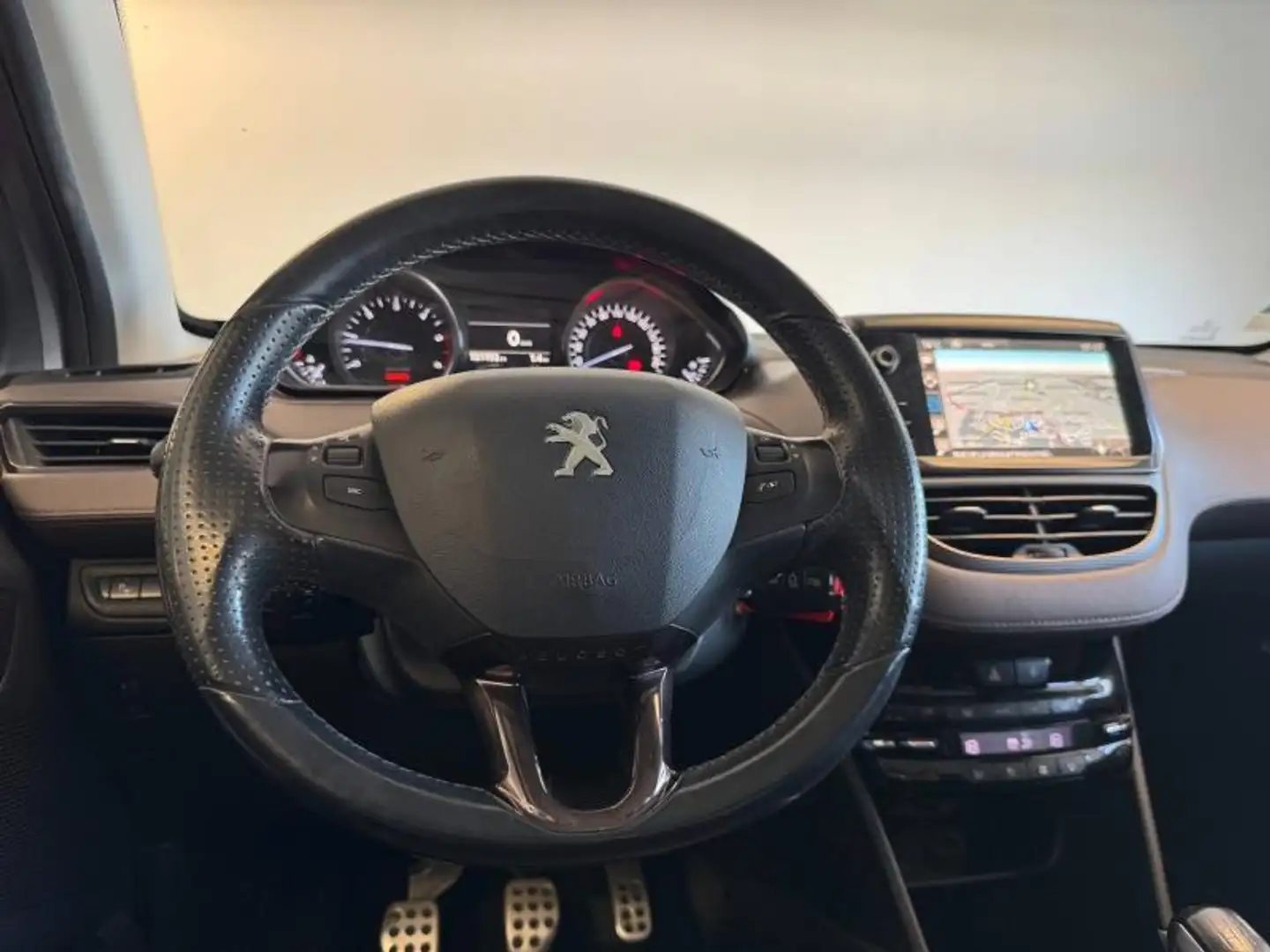 Peugeot e-2008 1.6 BlueHDi 100ch Féline Cuivre Šedá - 2