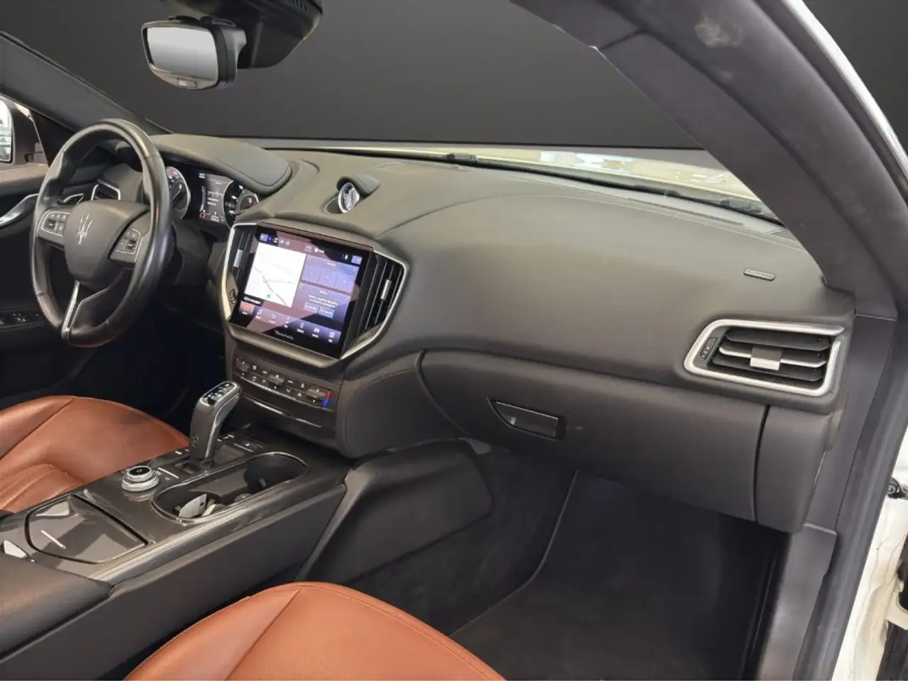 Maserati Ghibli 2022 — фото 12