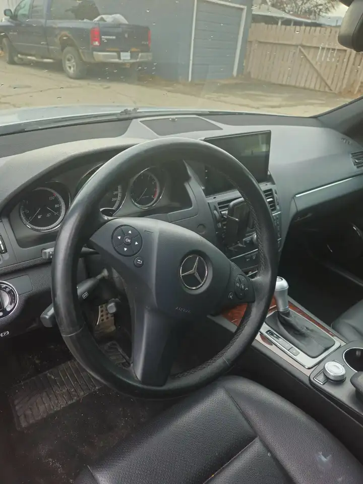 Mercedes-Benz C-Class снимка Mercedes-Benz C-Class