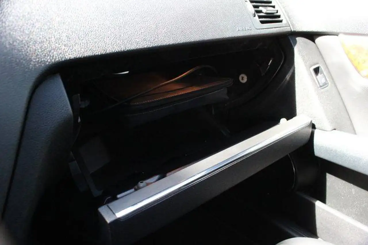 Mercedes-Benz C-Class снимка Mercedes-Benz C-Class