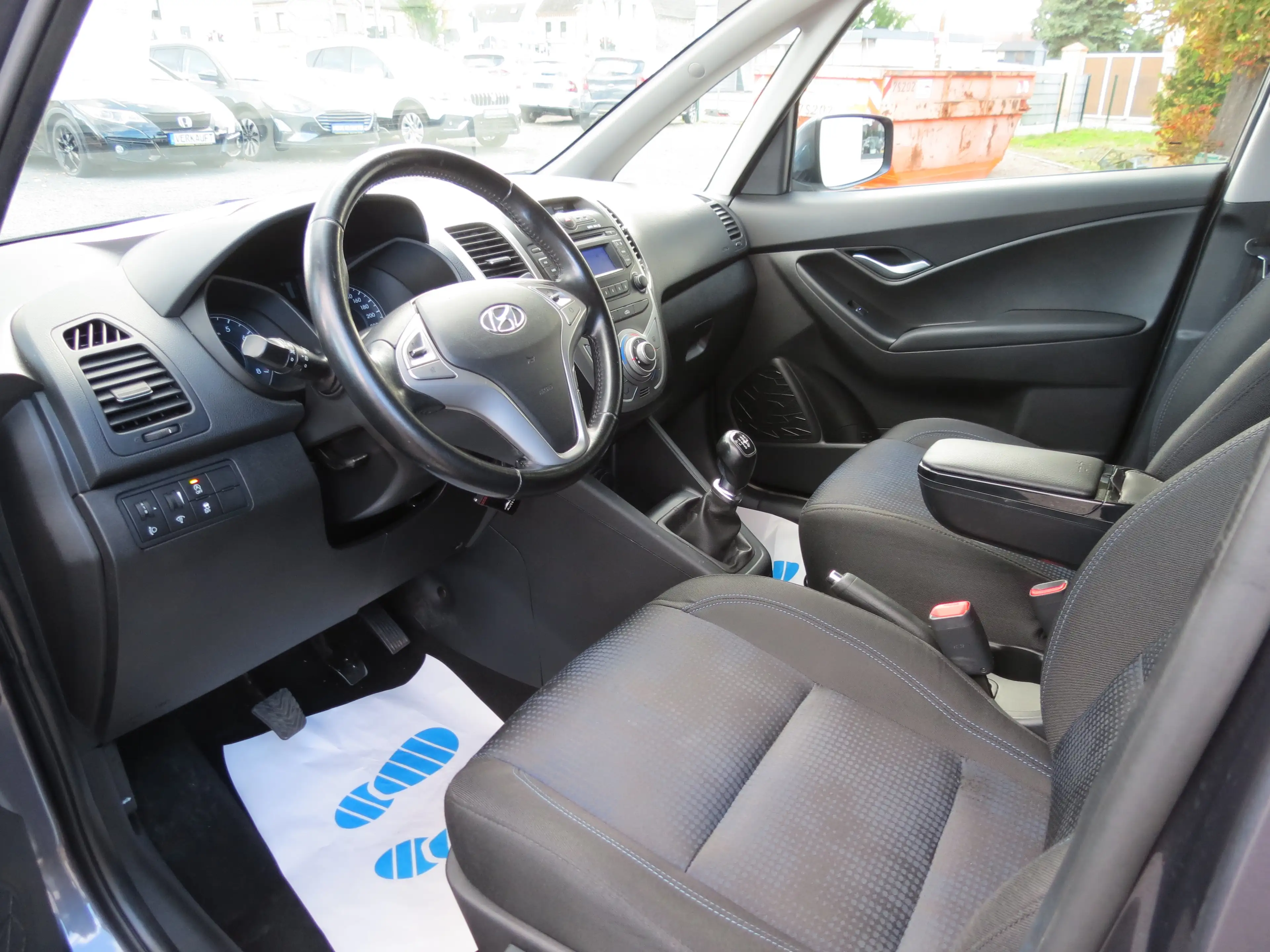 Hyundai iX20 Classic 1.Hand!! Allwetter!! Klima!!SHZ!!PDC!! — photo 12