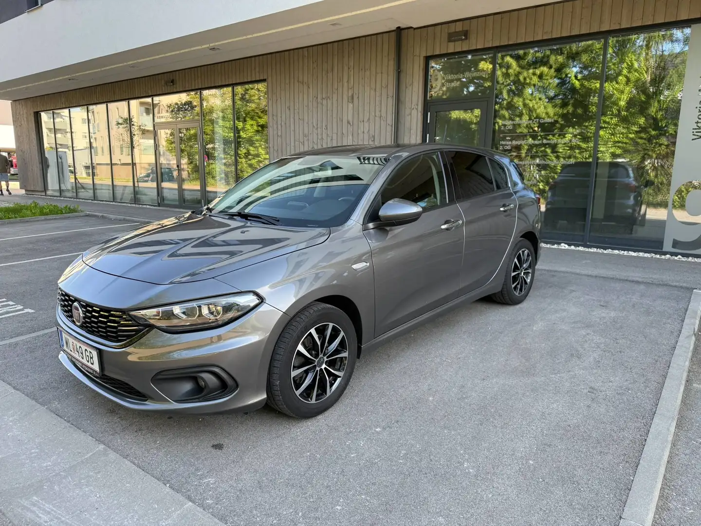 Fiat Tipo Tipo 1,4 T-Jet 120 Start Grau - 1