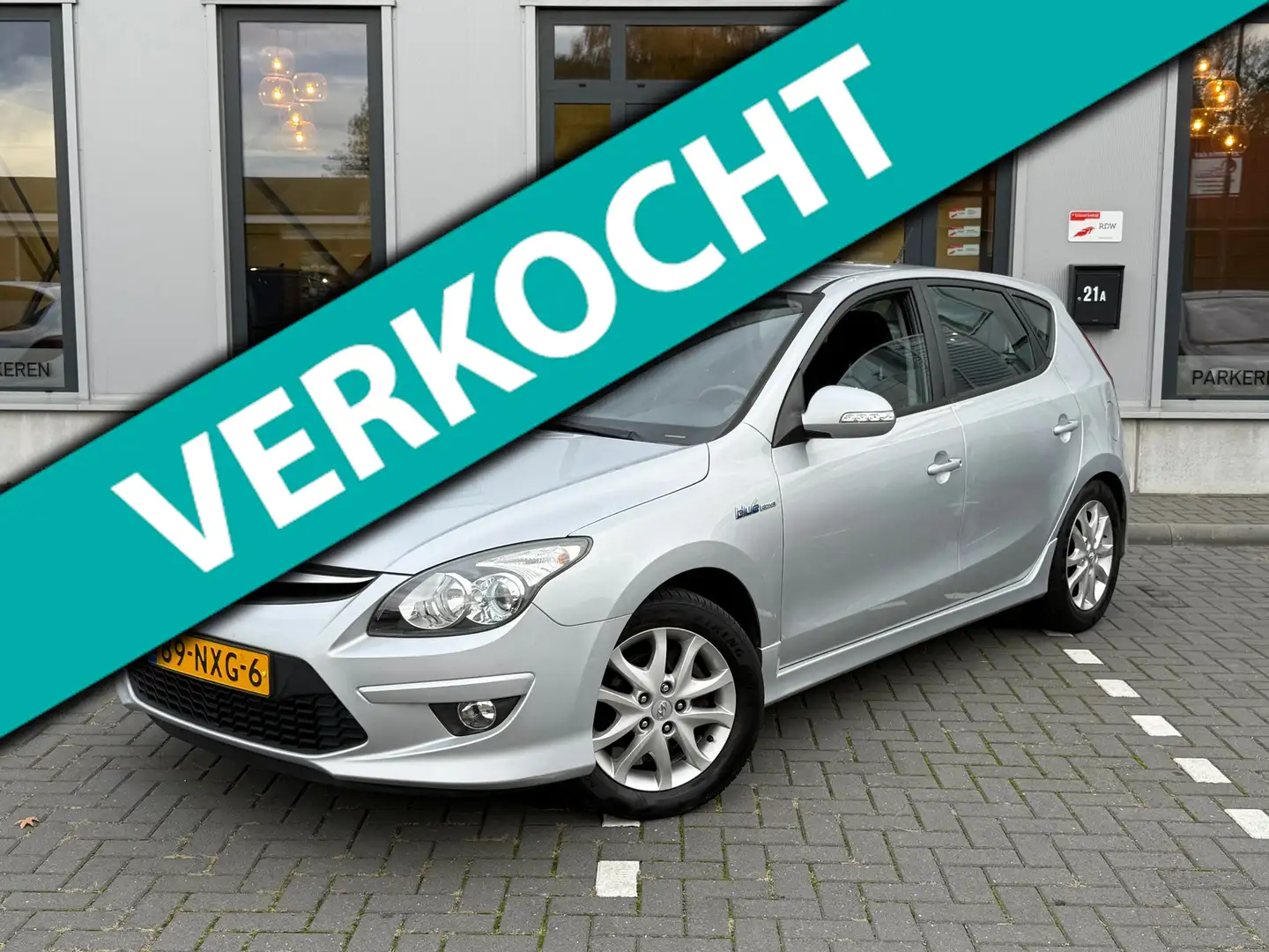 Hyundai i30 1.6i i-Motion|NAP|Trekhaak|2de eigenaar Grijs - 1