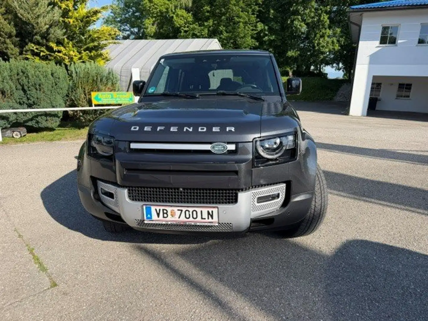 Land Rover Defender 110 P400e PHEV AWD SE Grau - 2