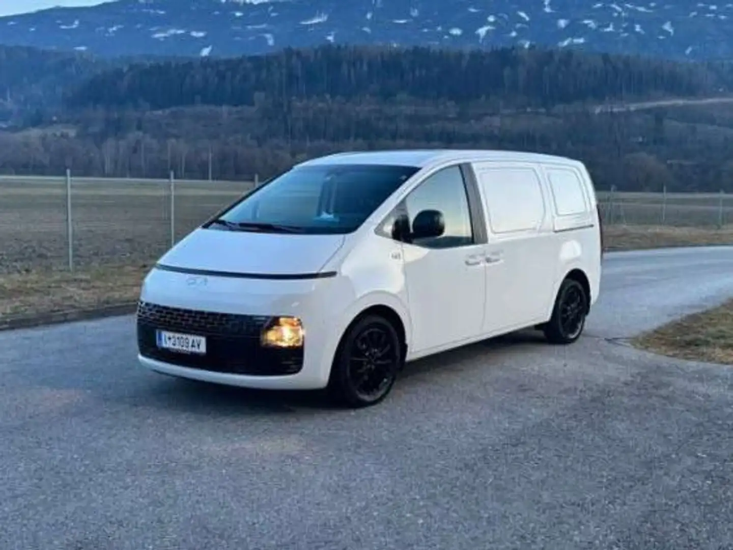 Hyundai STARIA Staria 2,2 CRDi Trend Line Trend Line Alb - 1