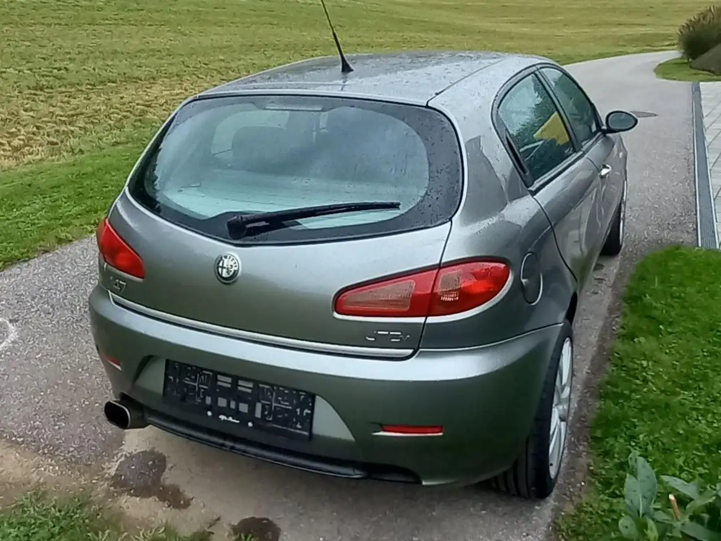 Alfa Romeo 147 Alfa 147 1,9 JTD Distinctive Distinctive Grau - 2
