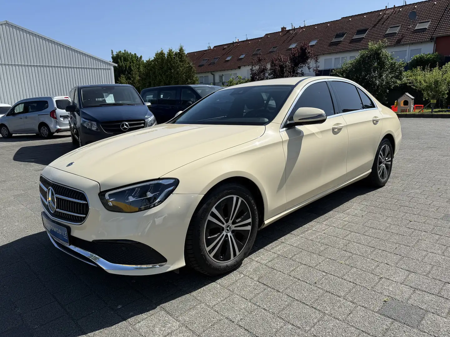 Mercedes-Benz E 220 d ´´Das Taxi´´ 9G AVANTGARDE TAXAMETER MBUX LED Beige - 2