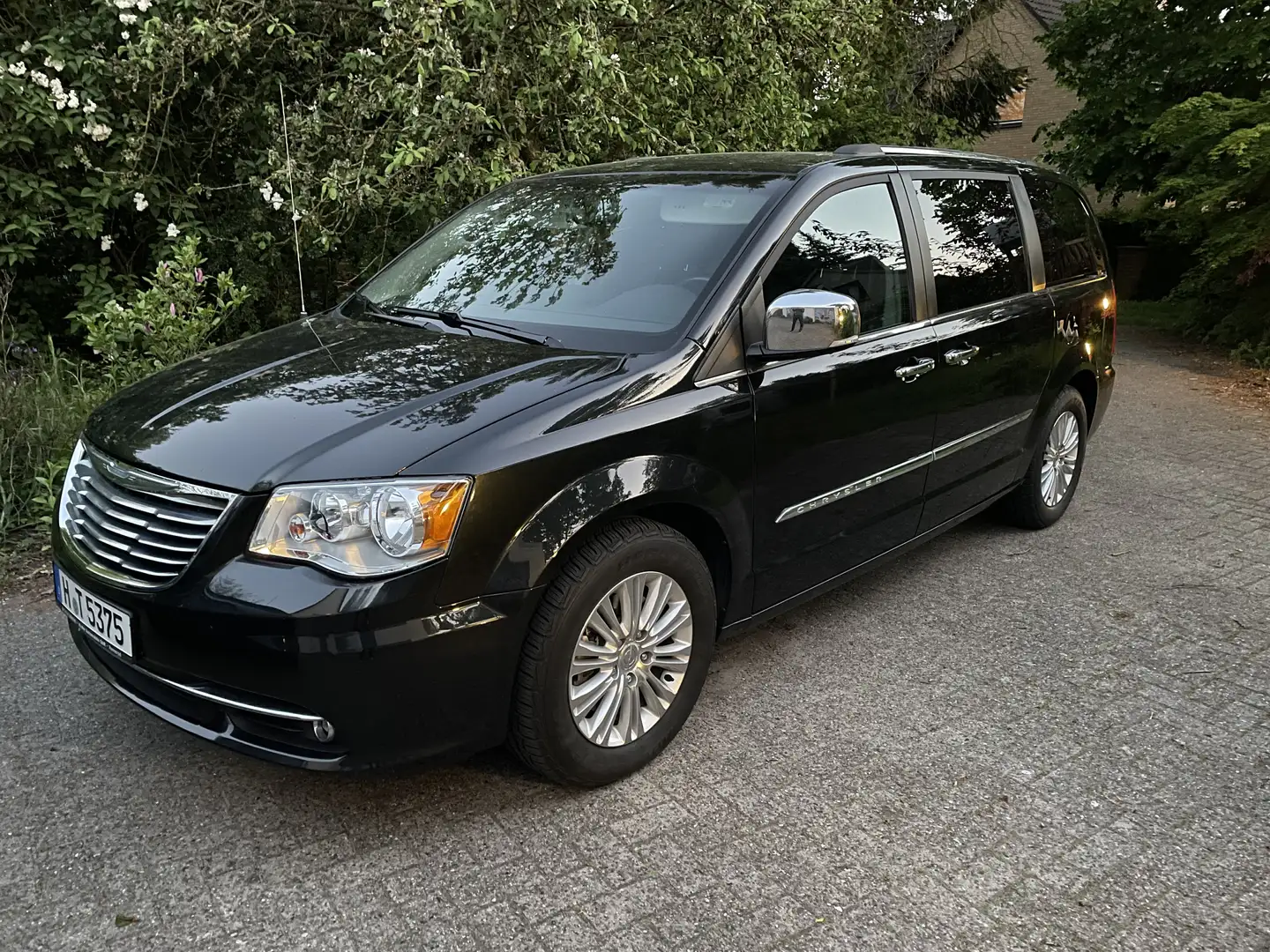 Chrysler Town & Country Limited Černá - 1