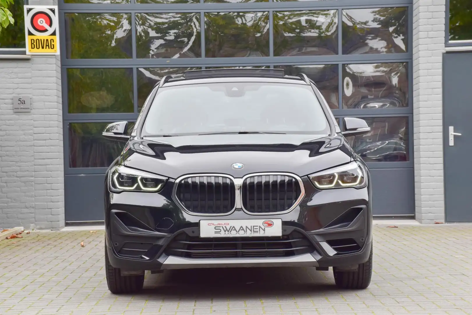 BMW X1 sDrive20i High Executive | Panoramadak | Leer Zwart - 2