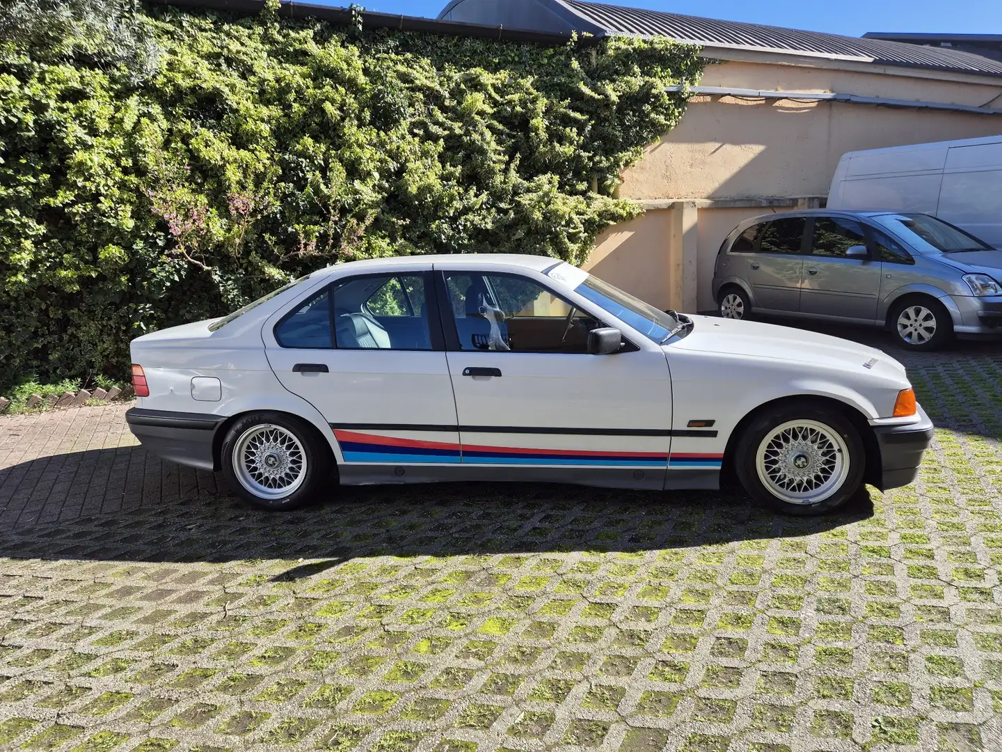BMW 320 i PERMUTA Bianco - 2