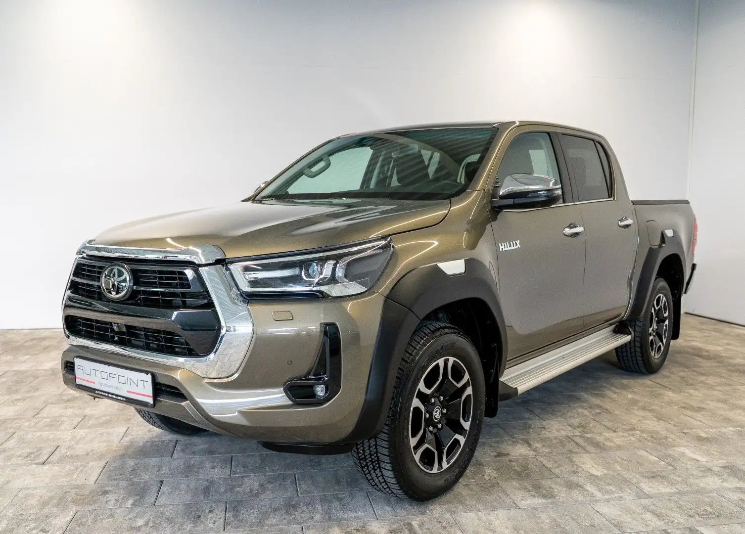 Toyota Hilux 2.8 D-4D 4x4 Executive AHK°LED°Navi° Vert - 1
