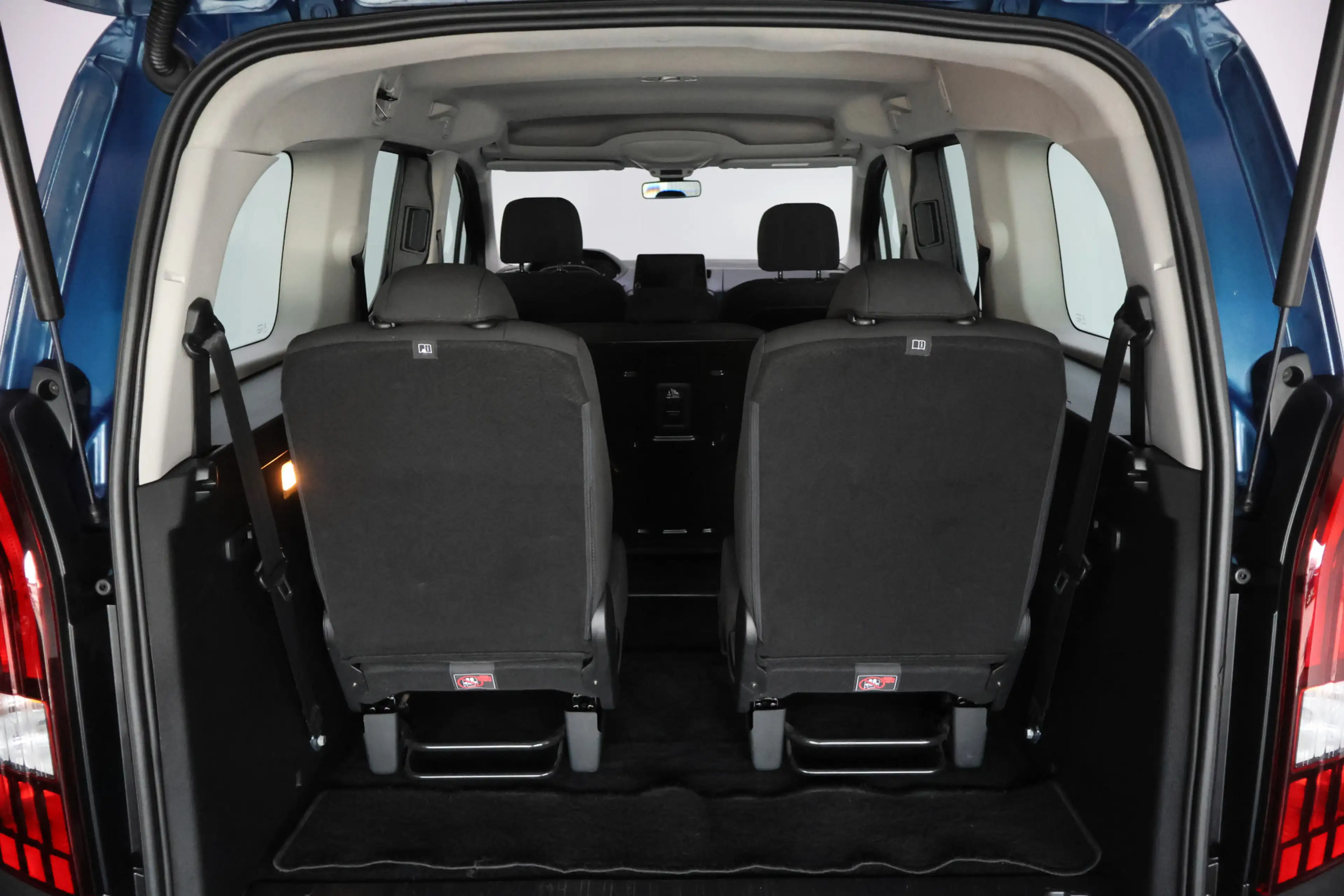 Peugeot Rifter Long 1.2T 7Pers ALLURE L2 NAVI | CARPLAY | DAB | C — photo 7