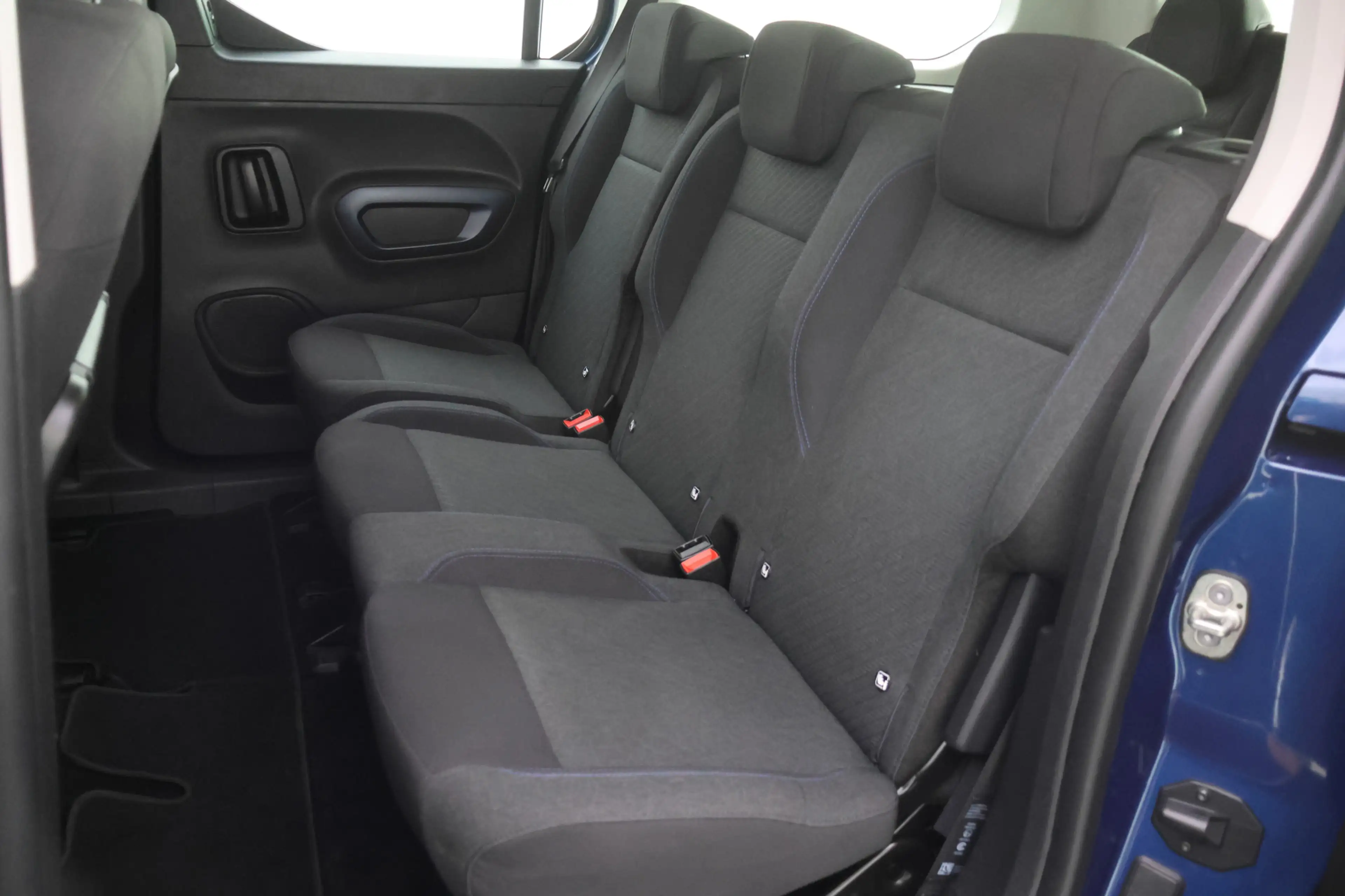 Peugeot Rifter Long 1.2T 7Pers ALLURE L2 NAVI | CARPLAY | DAB | C — photo 11