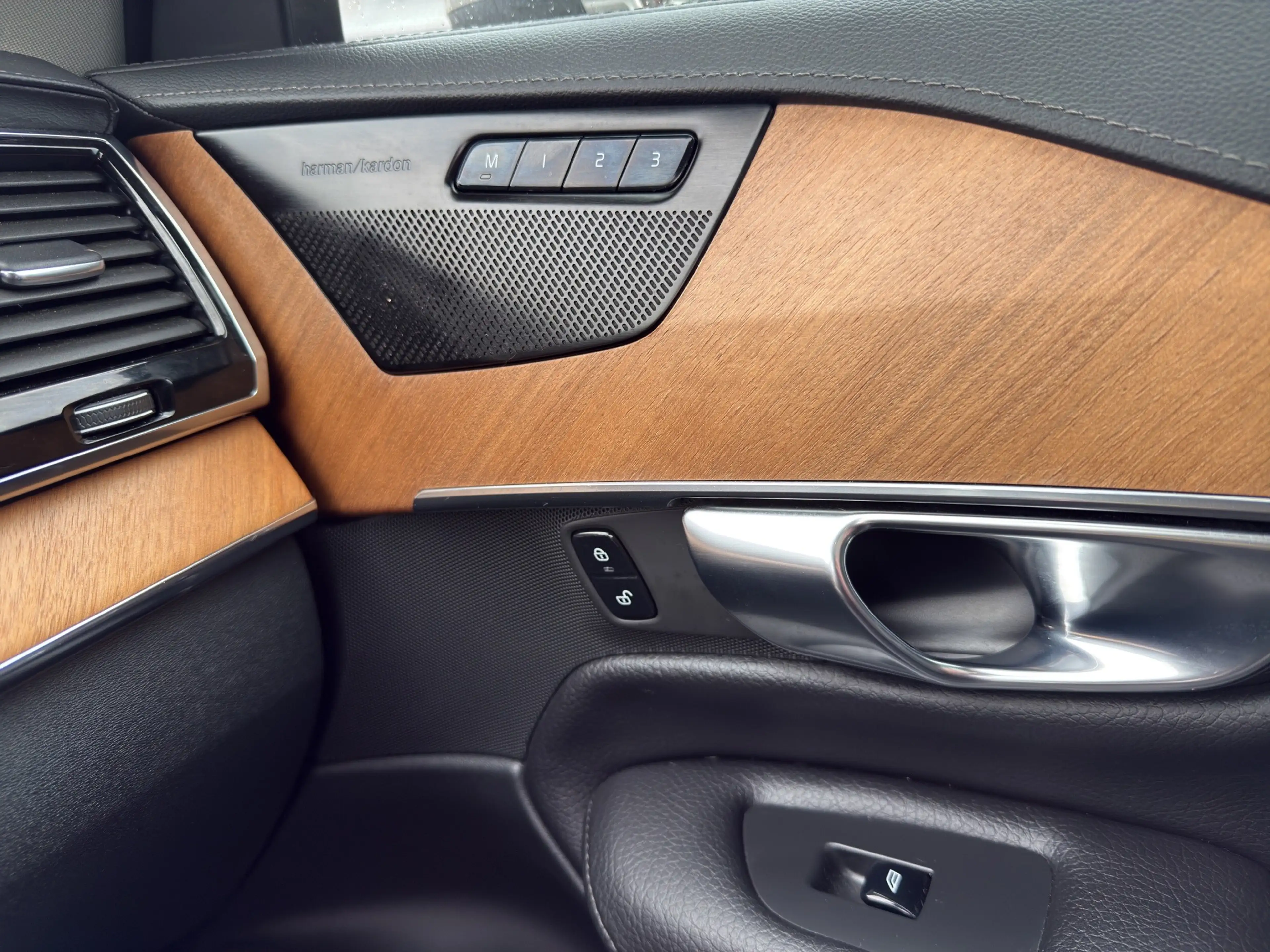 Volvo XC90 Inscription AWD — photo 15