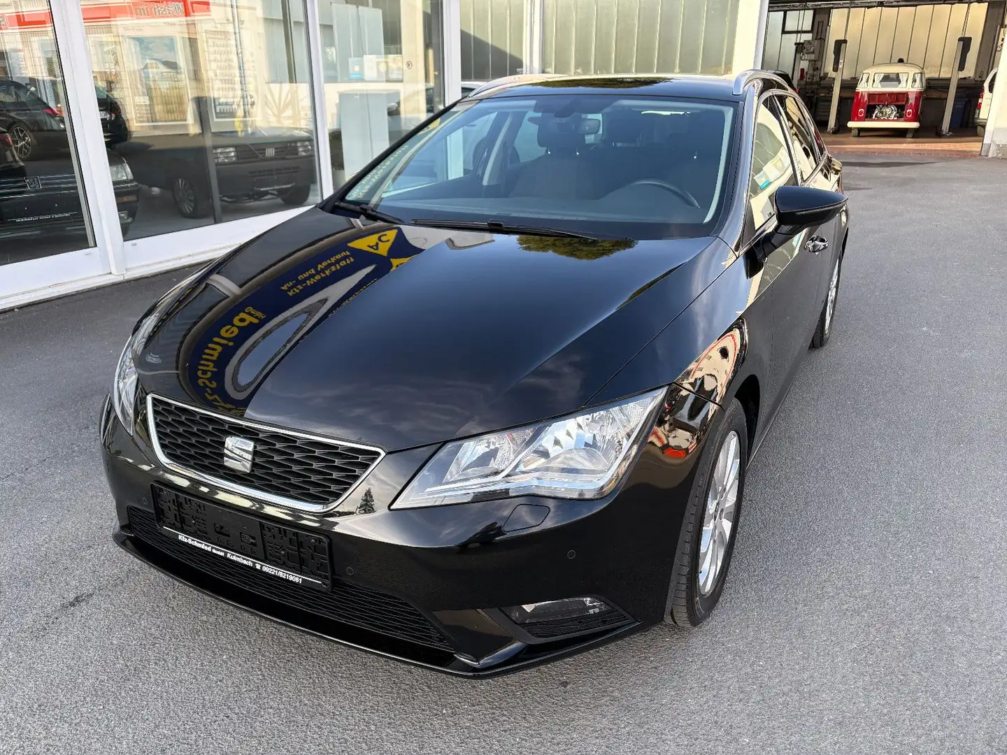 SEAT Leon ST Style*Navi*Klima*SHZ*PDC*AHK*EU6*Garanti Schwarz - 1