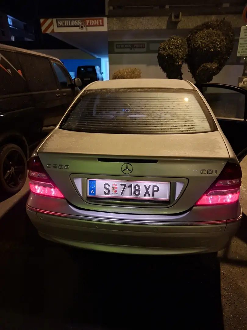 Mercedes-Benz 200 - 2